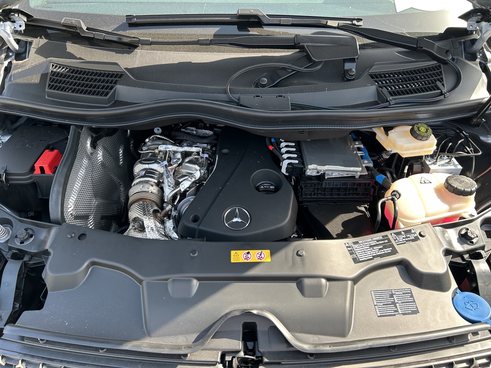 MERCEDES-BENZ V 300 d lang 4Matic Swiss Edition 9G-Tronic-image-12