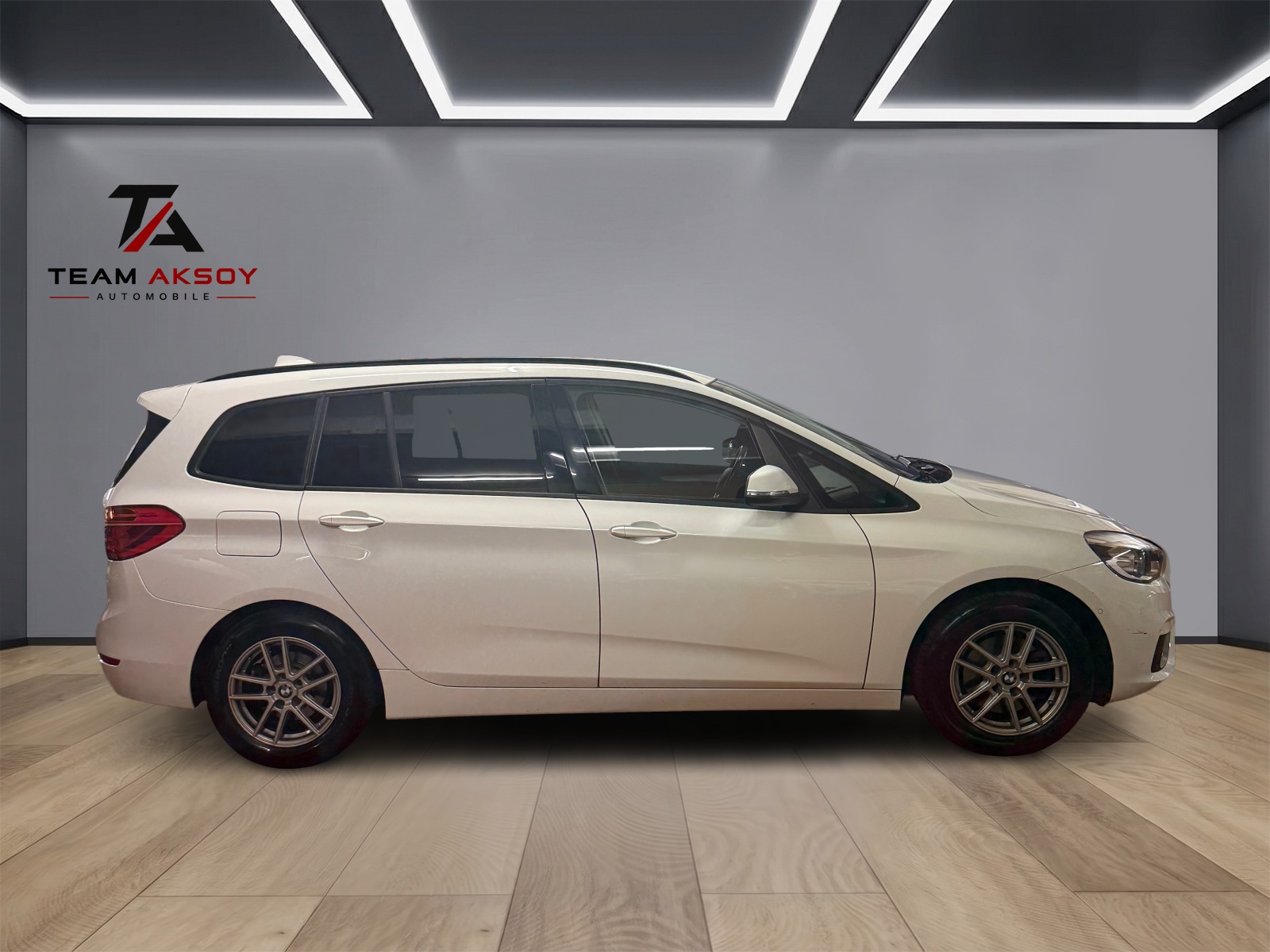 BMW 218d Gran Tourer Steptronic-image-2