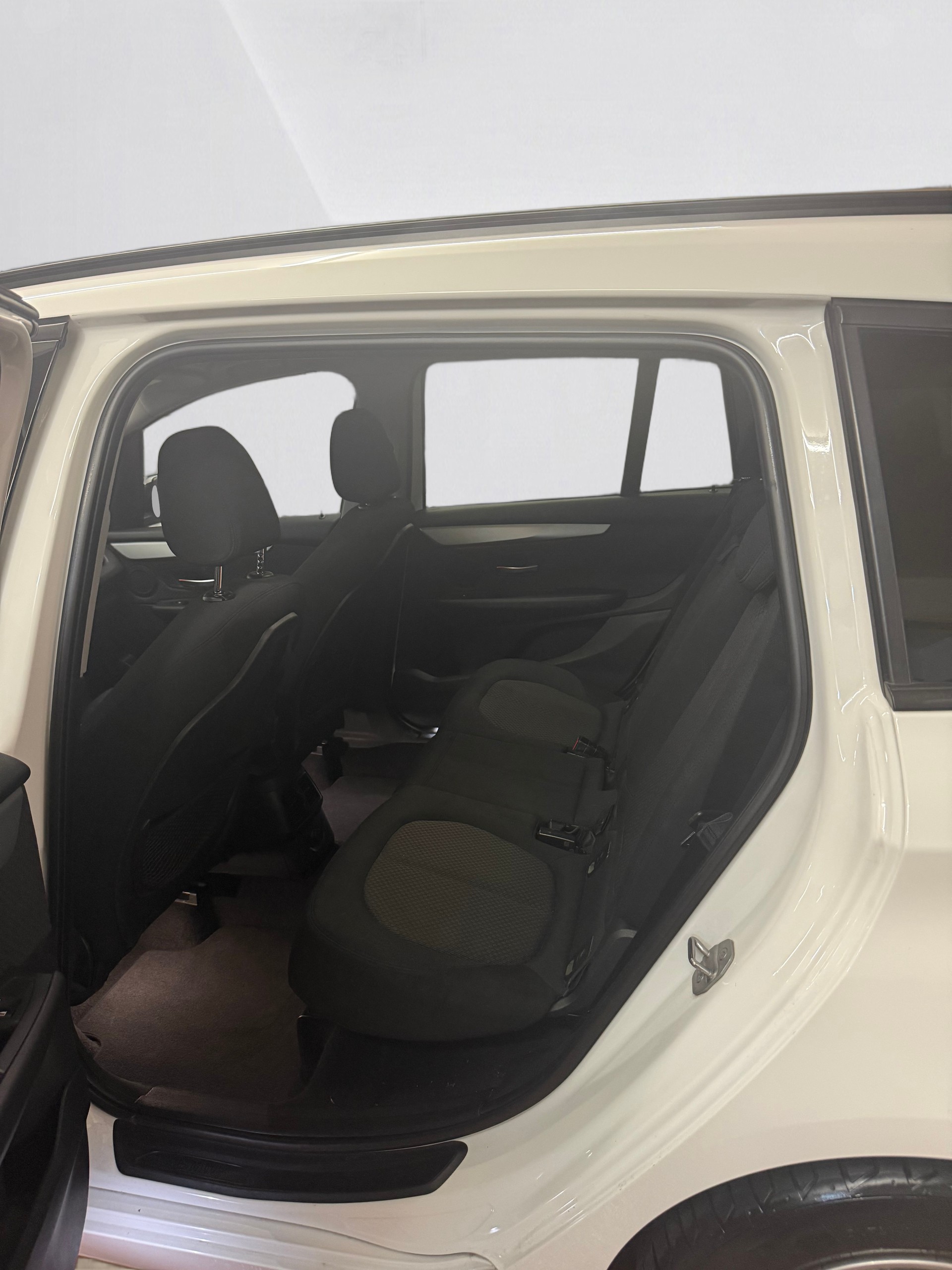 BMW 218d Gran Tourer Steptronic-image-10