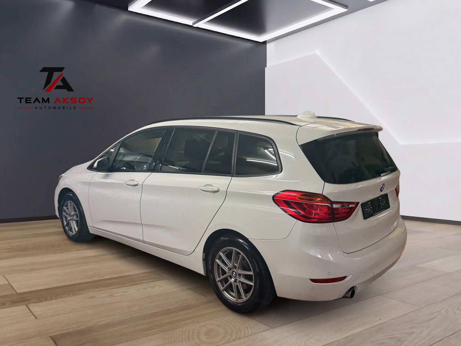 BMW 218d Gran Tourer Steptronic-image-5