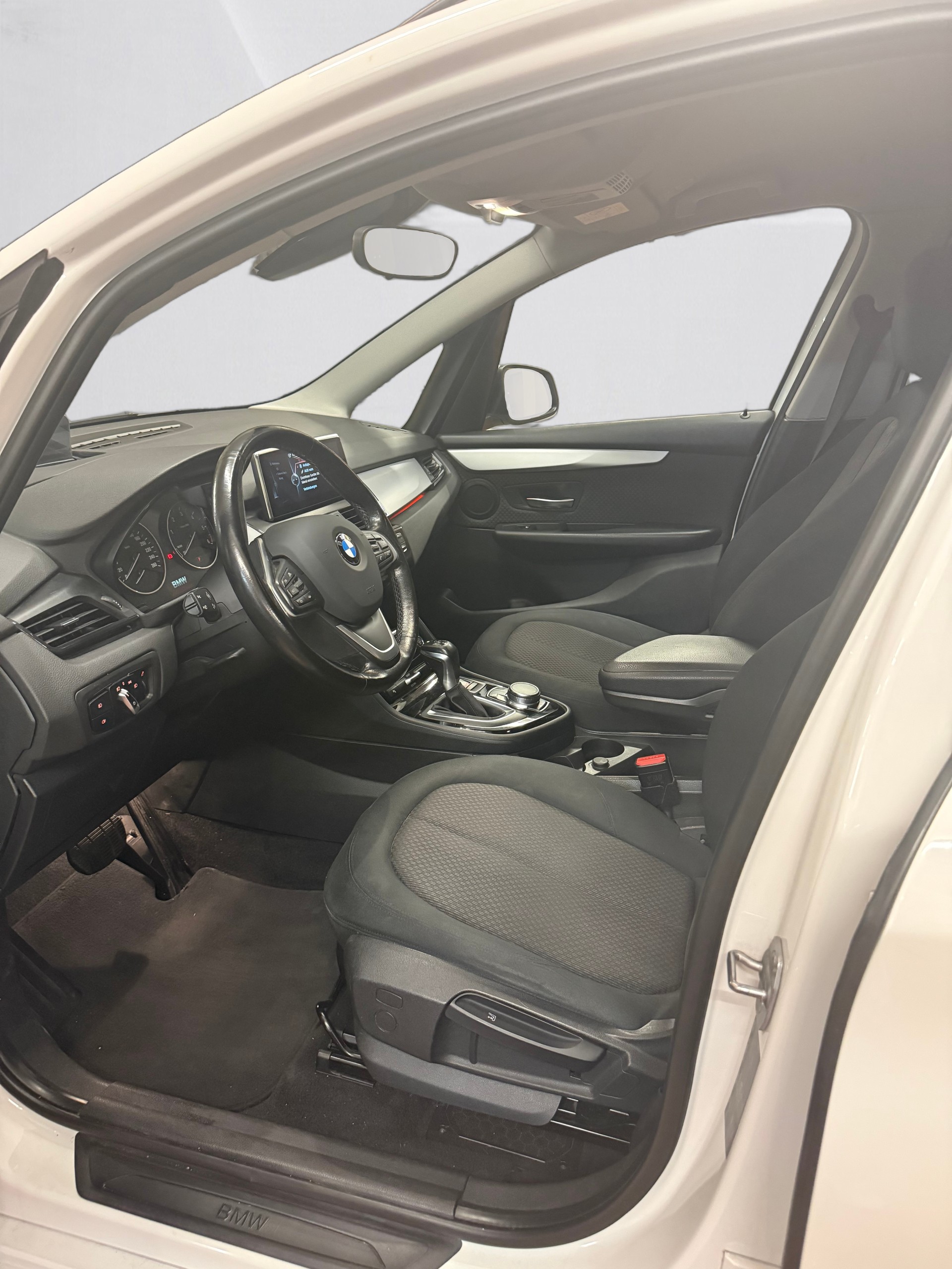 BMW 218d Gran Tourer Steptronic-image-8