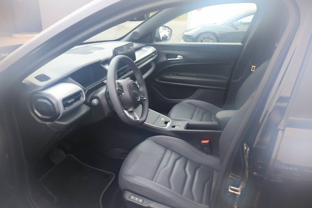 JEEP Avenger 1.2 MHEV Overland 4xe-image-10