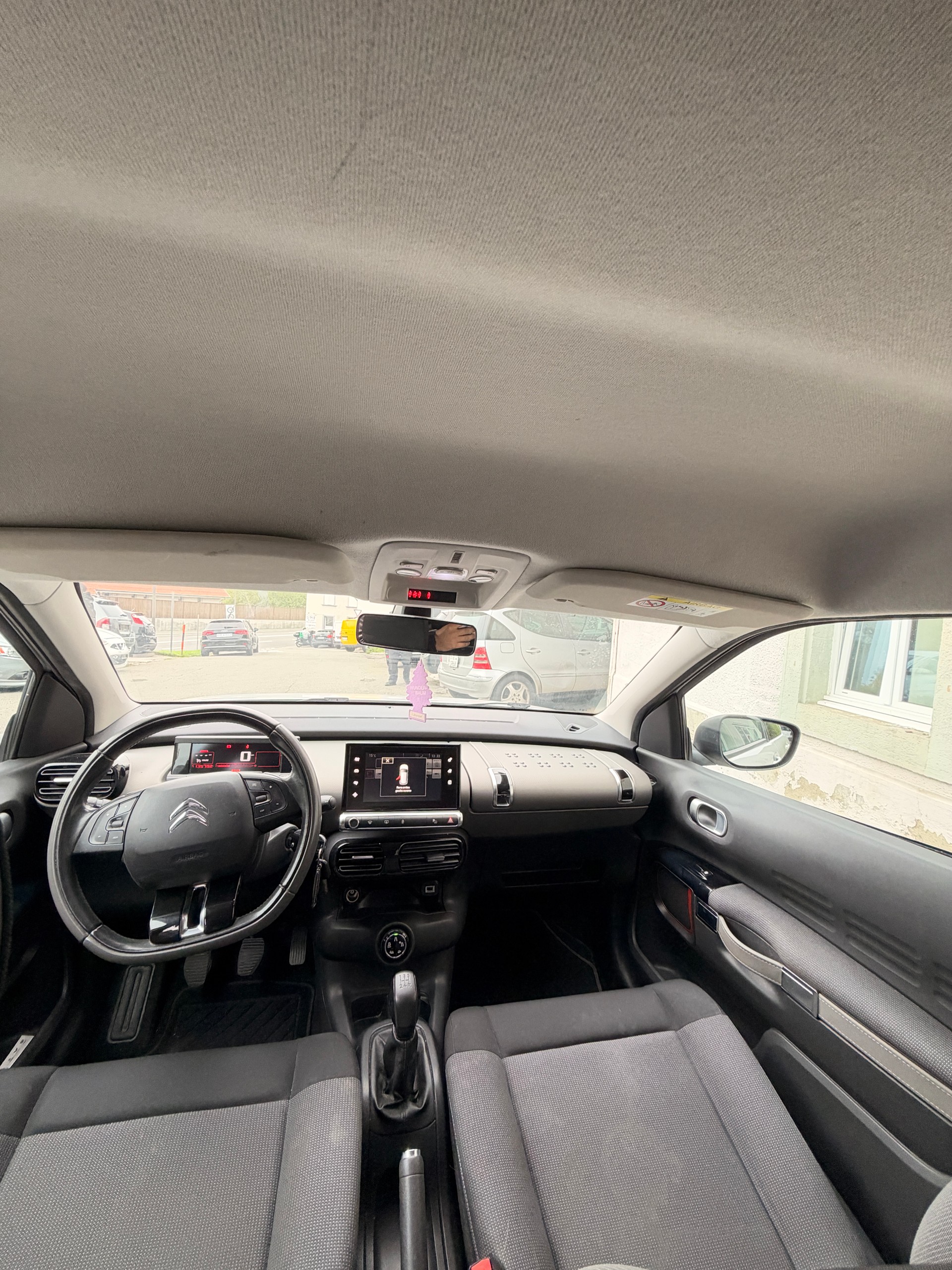 CITROEN C4 Cactus 1.2 e-THP Shine-image-6