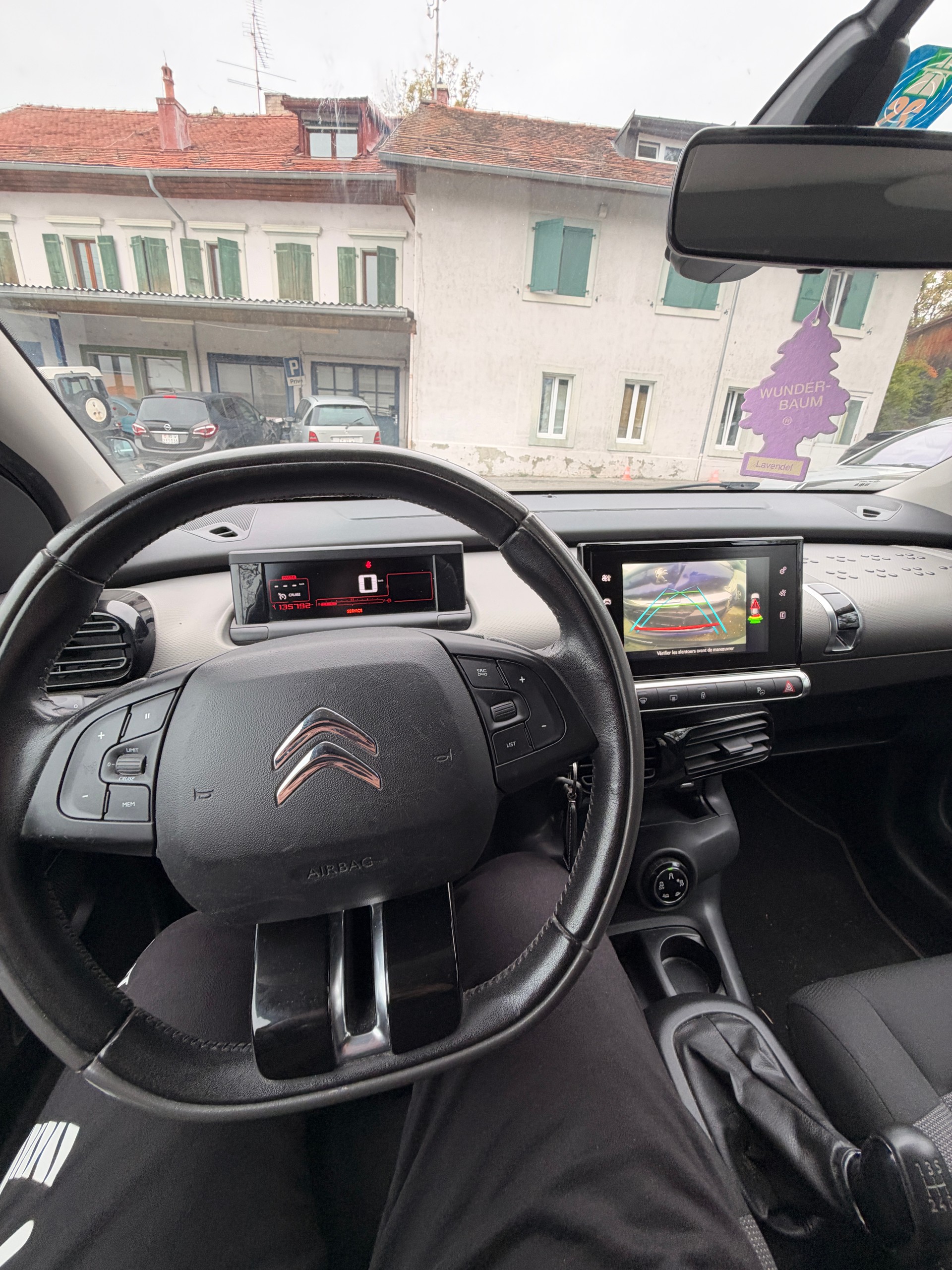 CITROEN C4 Cactus 1.2 e-THP Shine-image-9