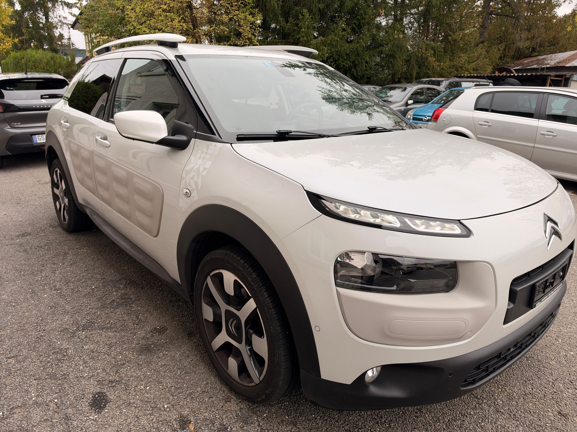 CITROEN C4 Cactus 1.2 e-THP Shine-image-1