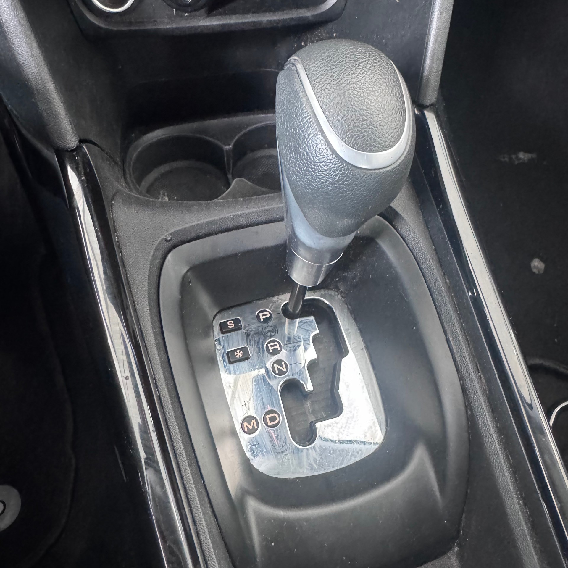 PEUGEOT 2008 1.2 PureTech Style EAT6-image-8