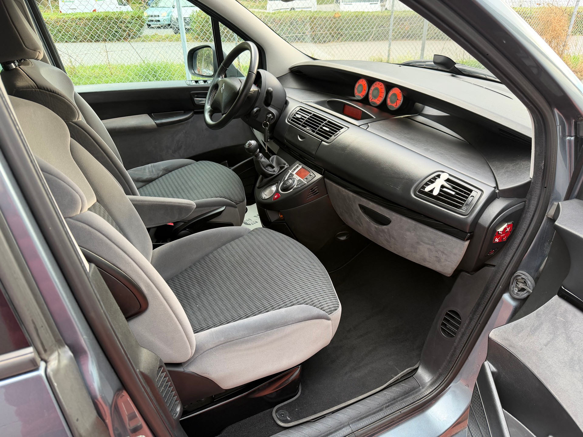 CITROEN C8 2.0 16V HDi Exclusive-image-9