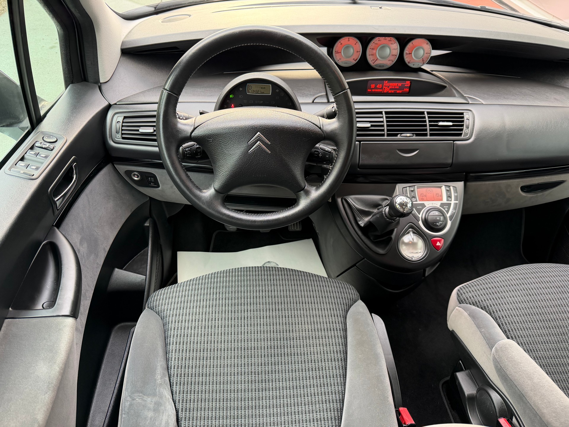 CITROEN C8 2.0 16V HDi Exclusive-image-7