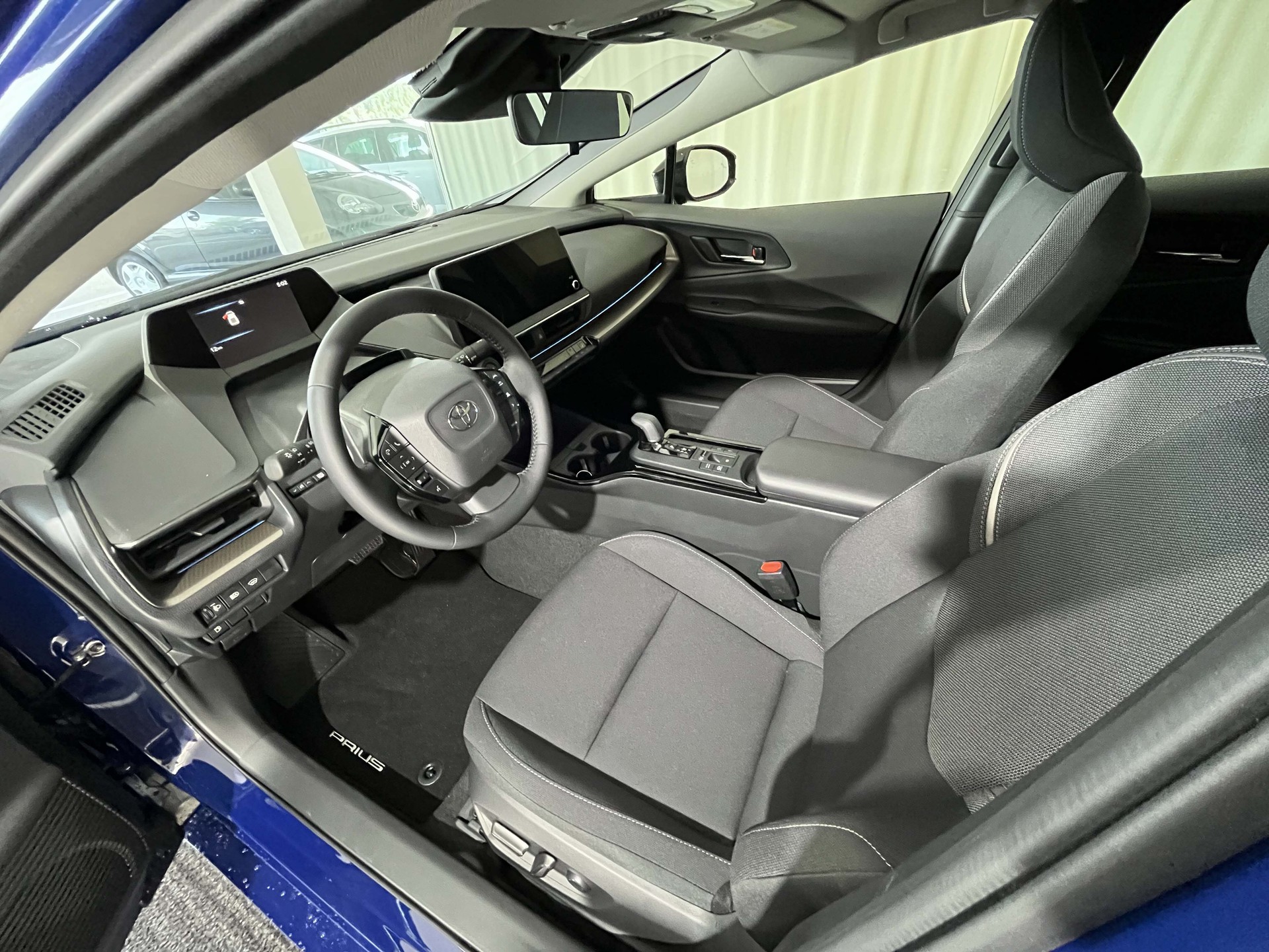 TOYOTA Prius 2.0 Plug-In-Hybrid Trend-image-4