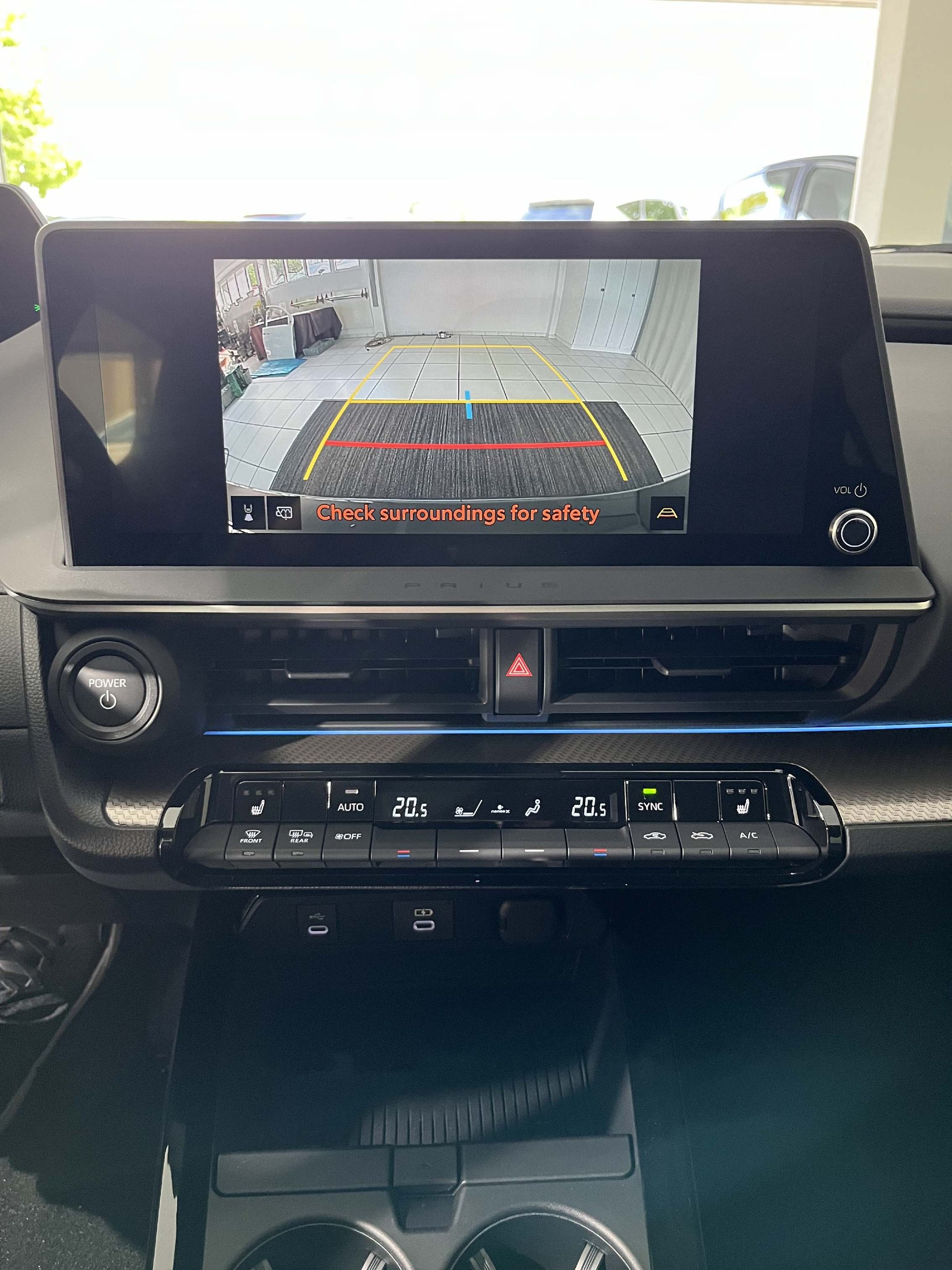 TOYOTA Prius 2.0 Plug-In-Hybrid Trend-image-8