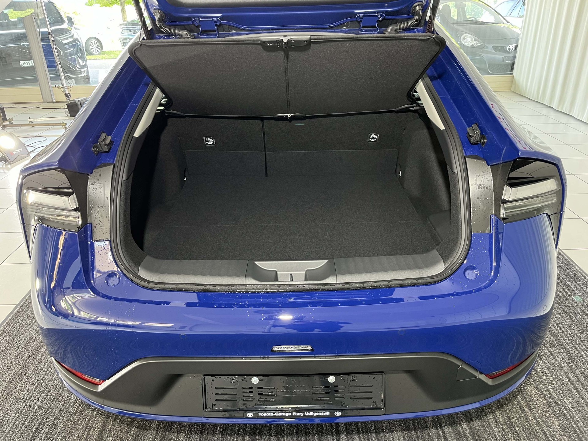 TOYOTA Prius 2.0 Plug-In-Hybrid Trend-image-12