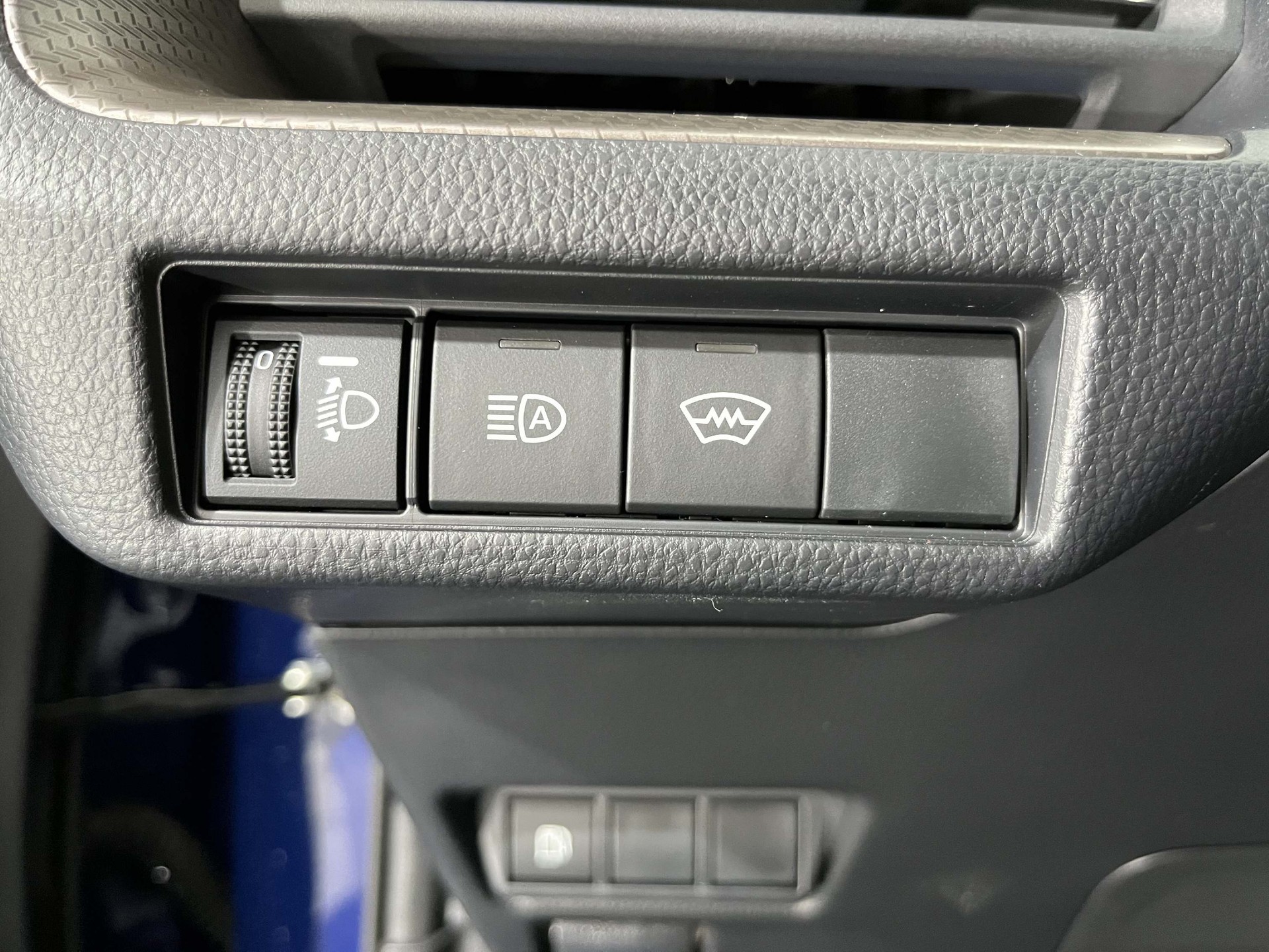 TOYOTA Prius 2.0 Plug-In-Hybrid Trend-image-11