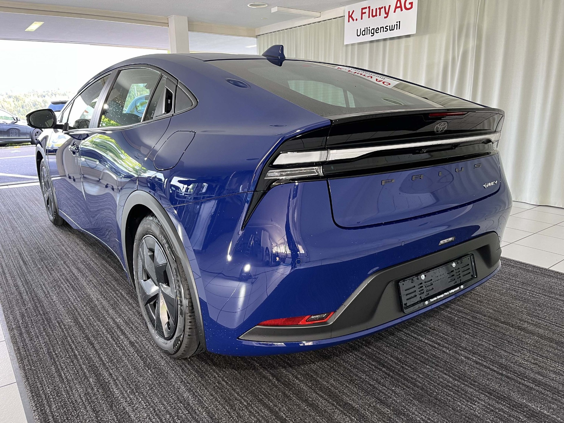 TOYOTA Prius 2.0 Plug-In-Hybrid Trend-image-2