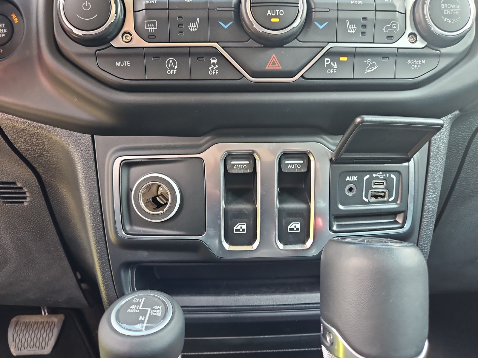 JEEP Wrangler 2.0 Sahara Automatic-image-13