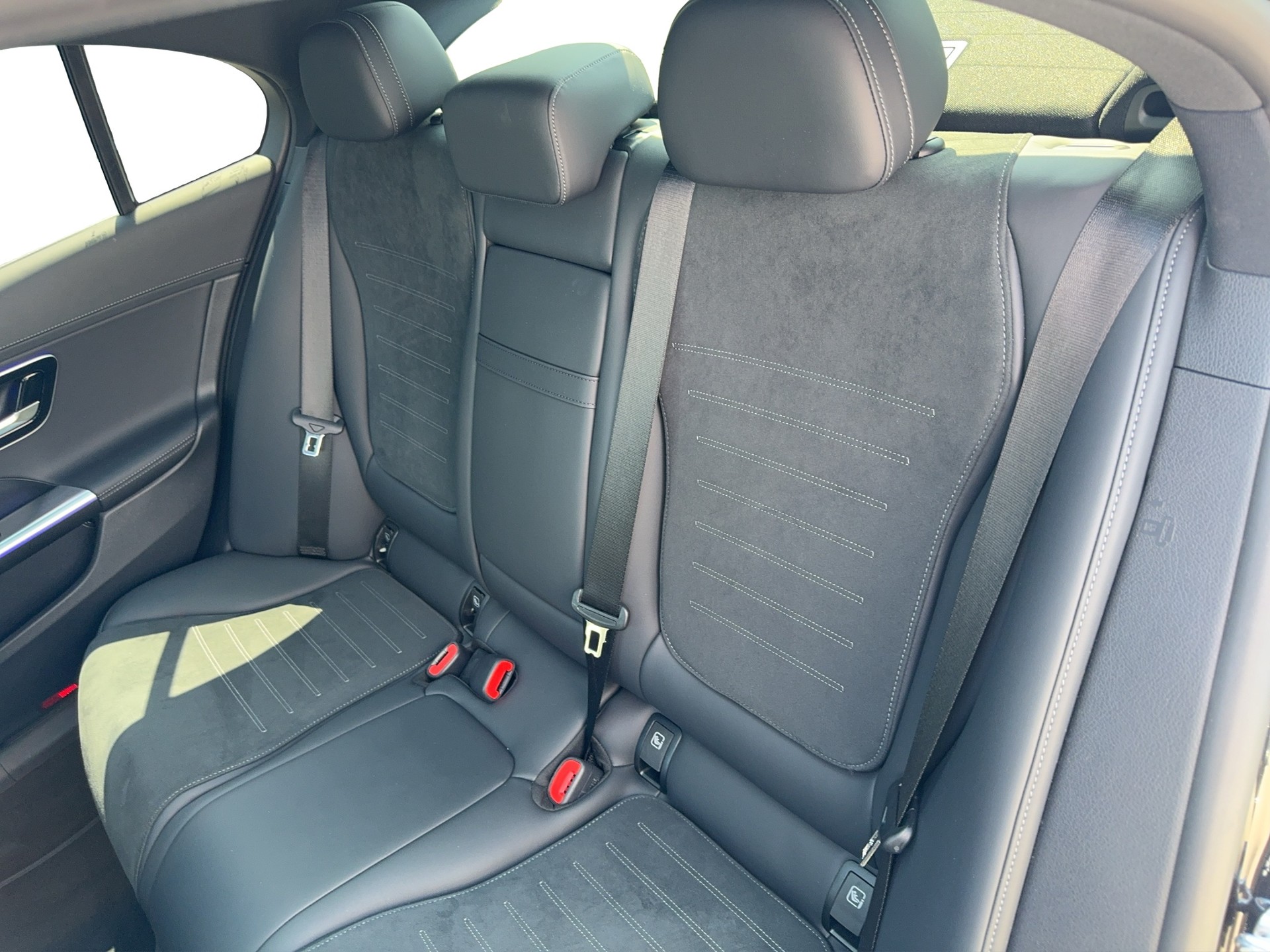 MERCEDES-BENZ C 200 4Matic AMG Line-image-9