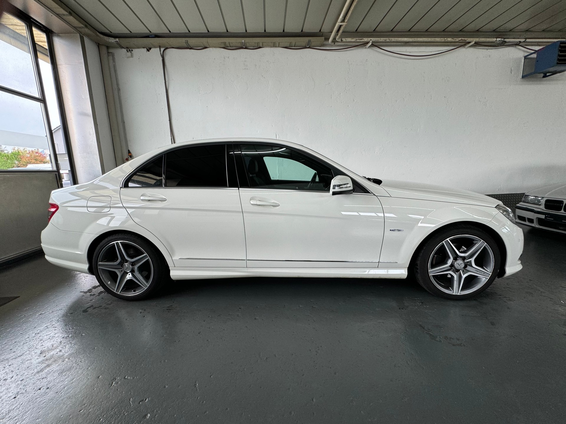 MERCEDES-BENZ C 180 CGI BlueEfficiency White Star Automatic-image-5