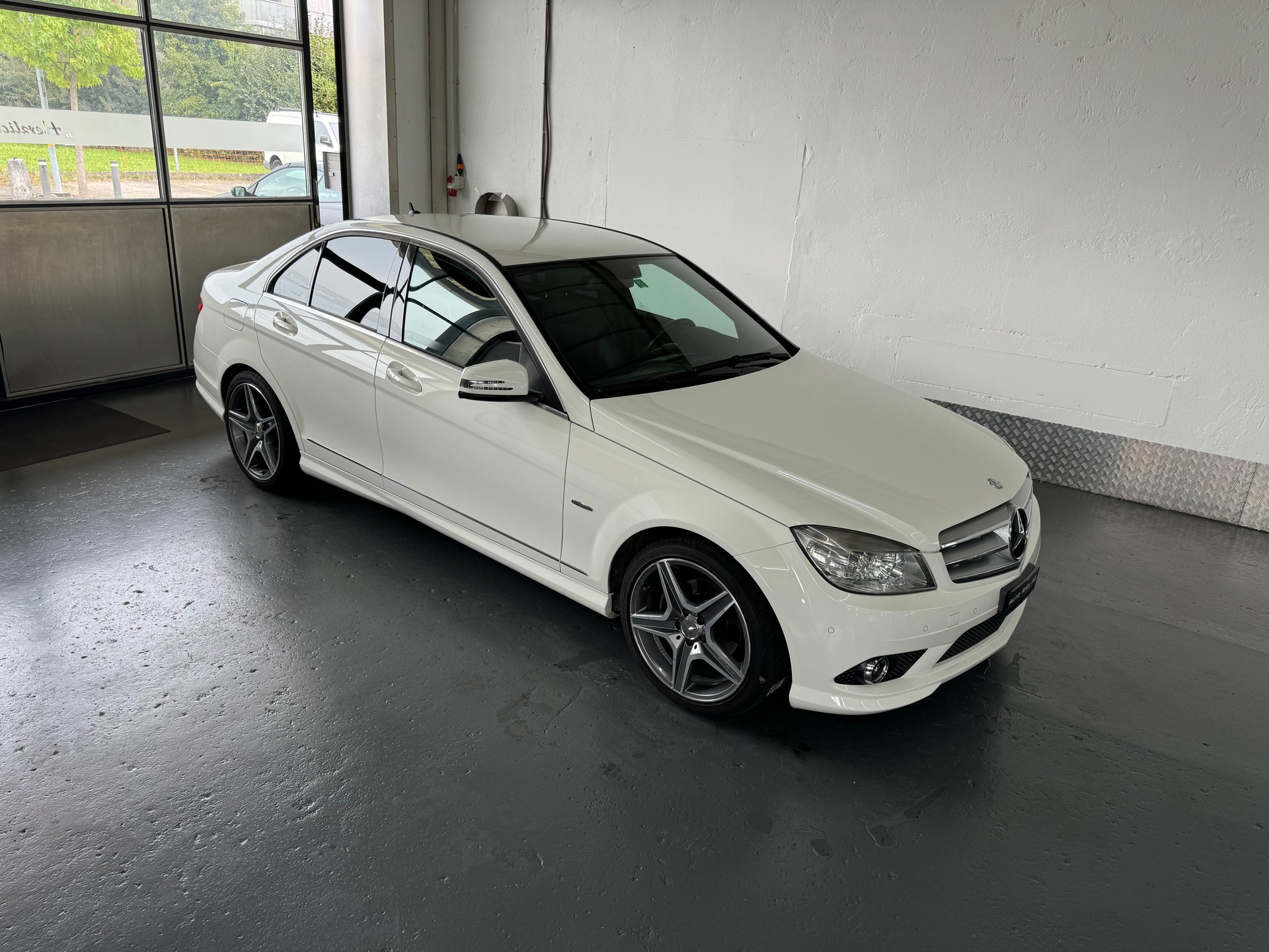 MERCEDES-BENZ C 180 CGI BlueEfficiency White Star Automatic-image-0