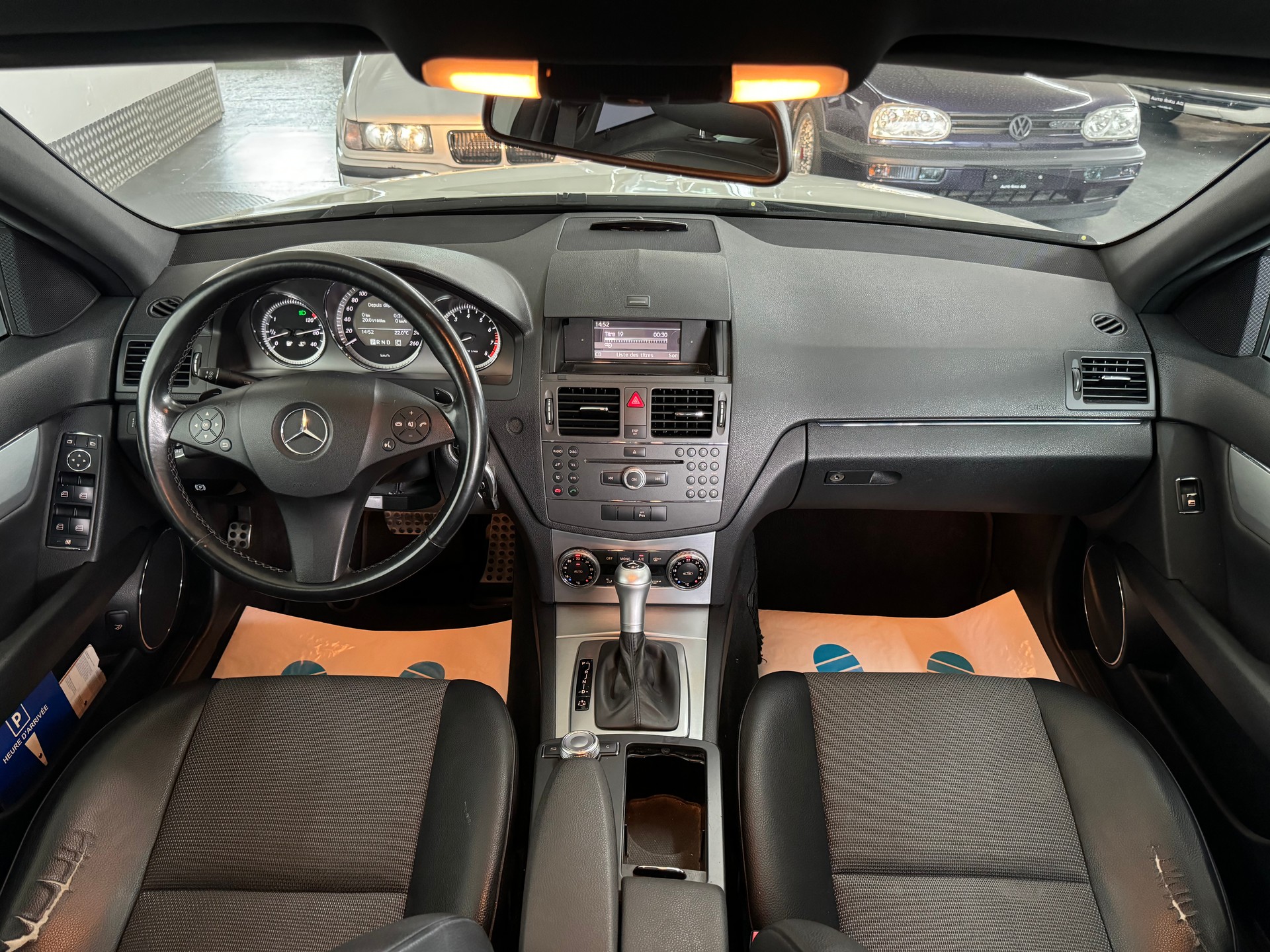 MERCEDES-BENZ C 180 CGI BlueEfficiency White Star Automatic-image-13