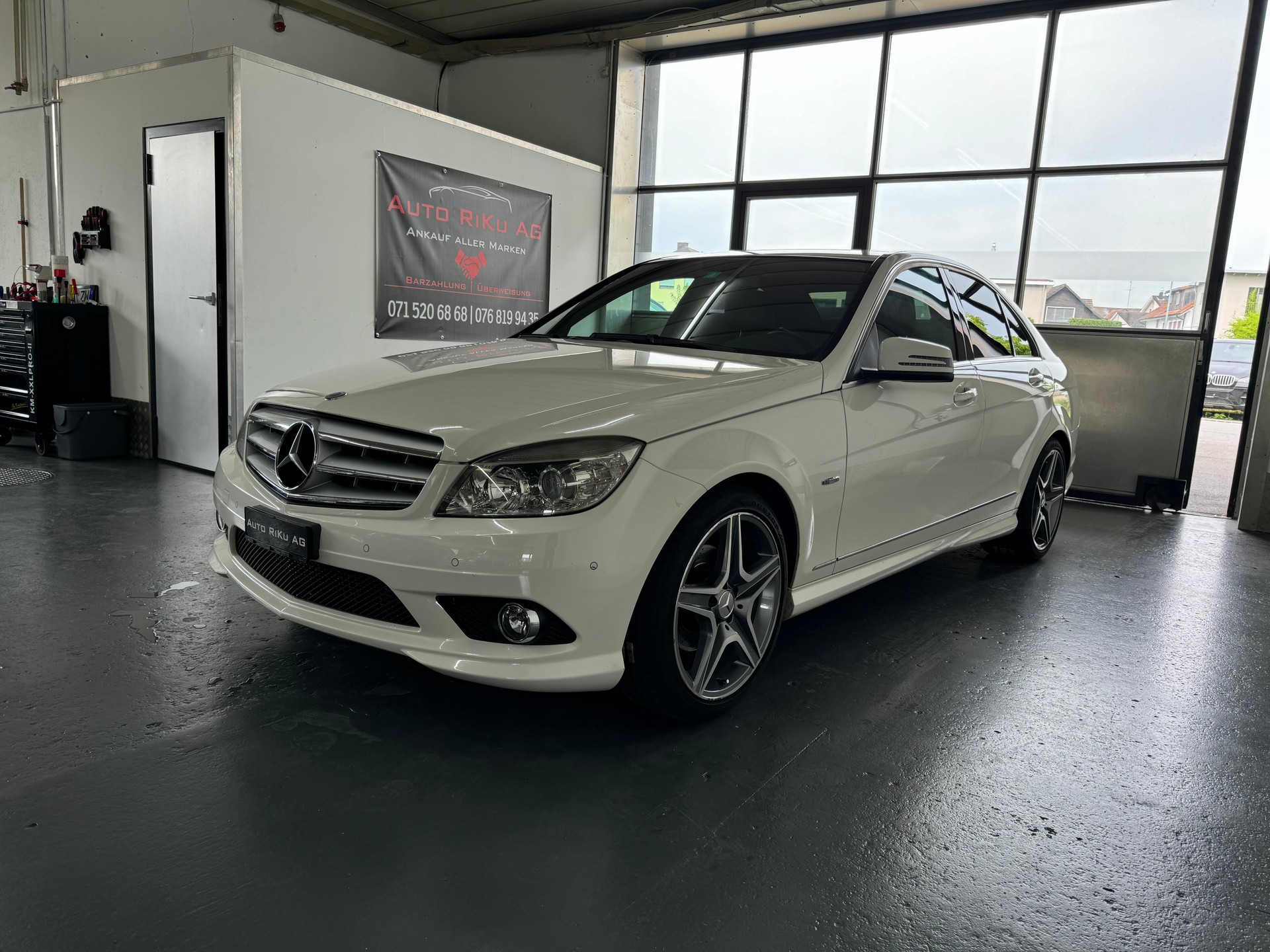 MERCEDES-BENZ C 180 CGI BlueEfficiency White Star Automatic-image-4