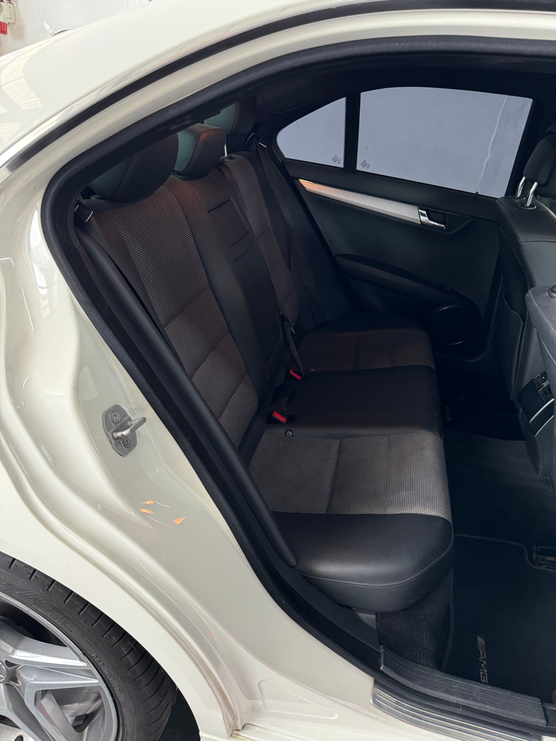 MERCEDES-BENZ C 180 CGI BlueEfficiency White Star Automatic-image-19