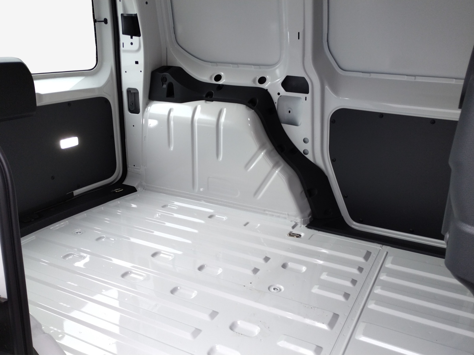 VW Caddy Cargo 2.0TDI Entry-image-11