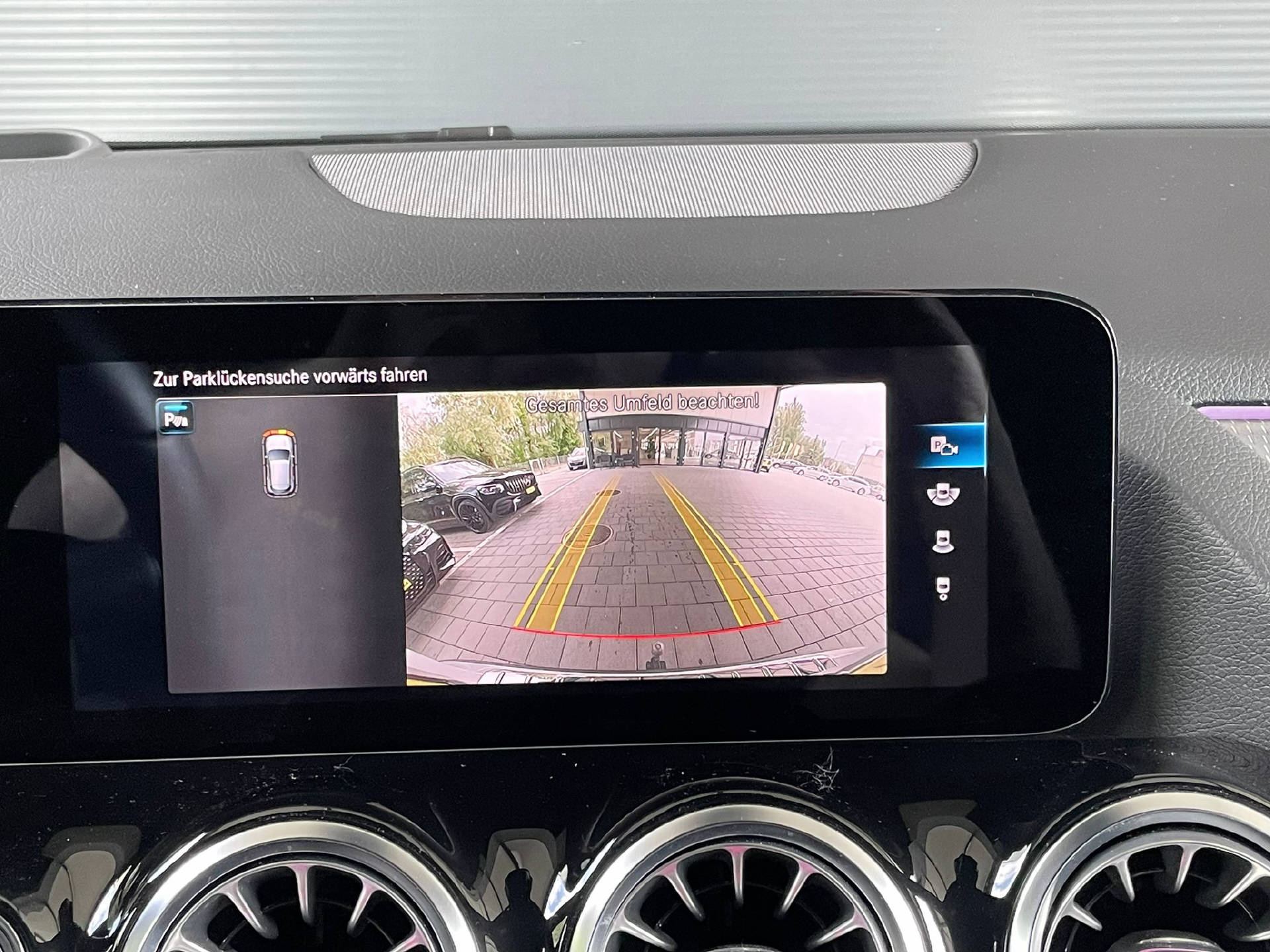 MERCEDES-BENZ GLA 220 d Progressive 4matic-image-11