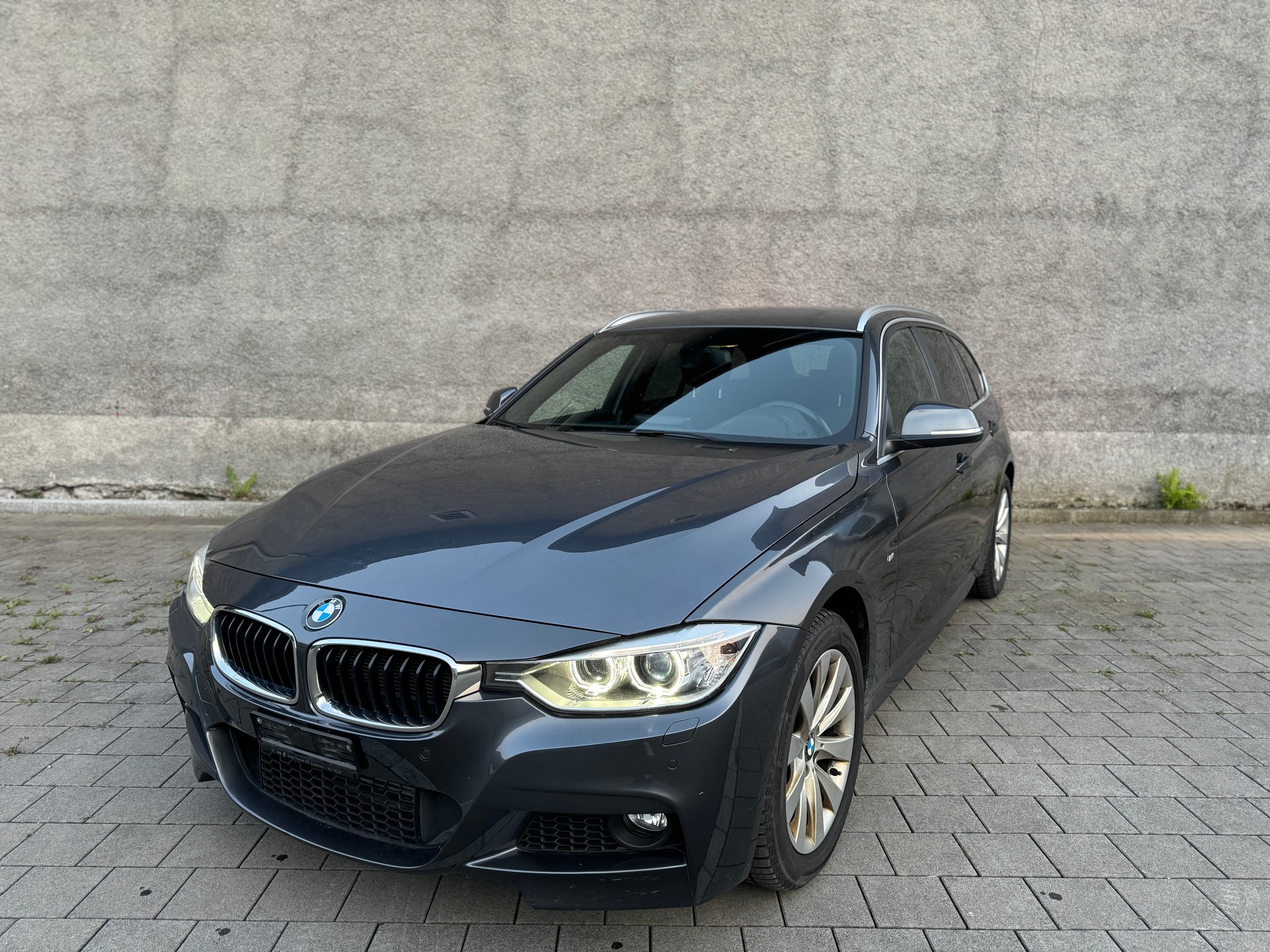 BMW 320d xDrive Touring Steptronic-image-1