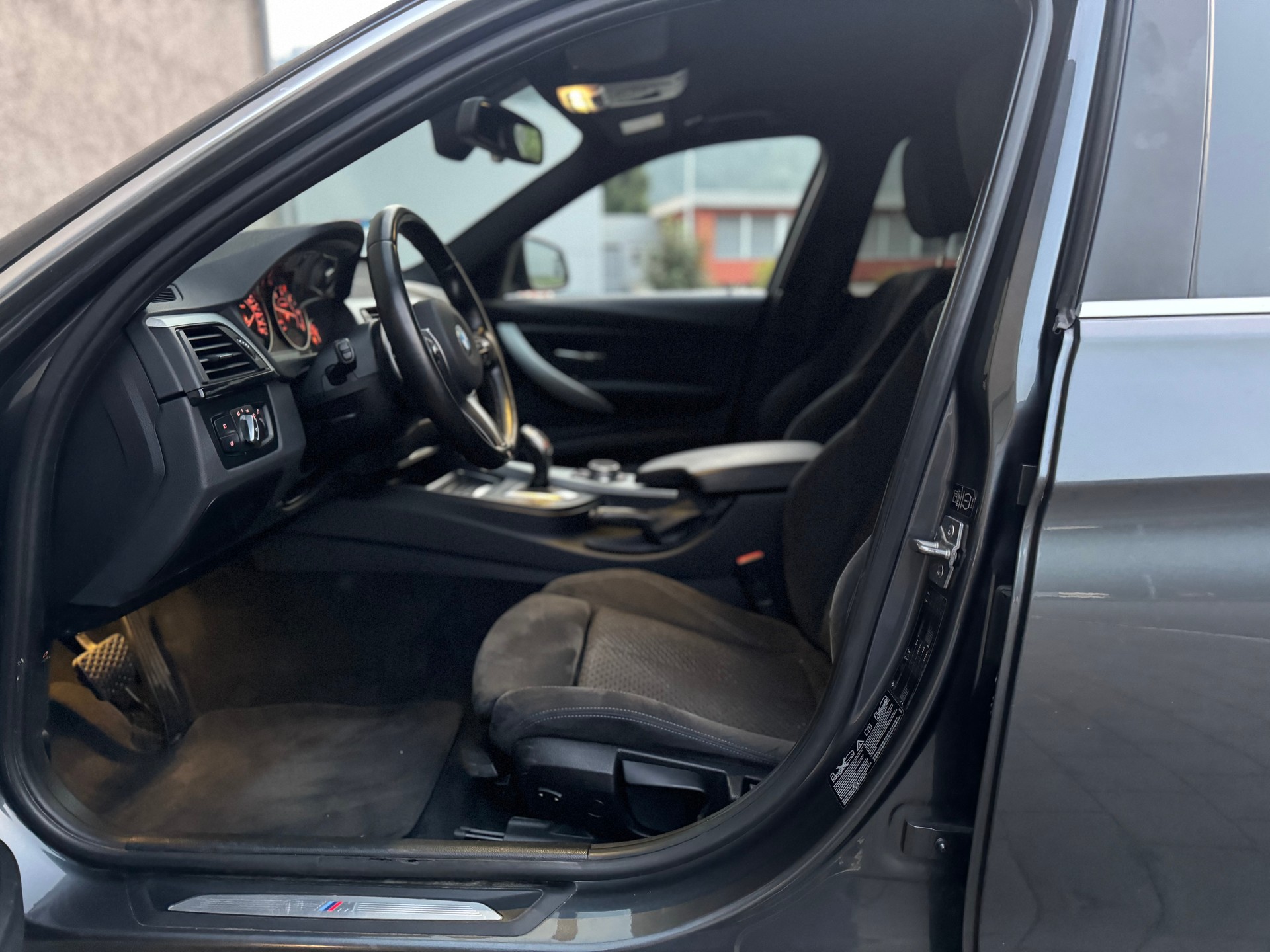 BMW 320d xDrive Touring Steptronic-image-7