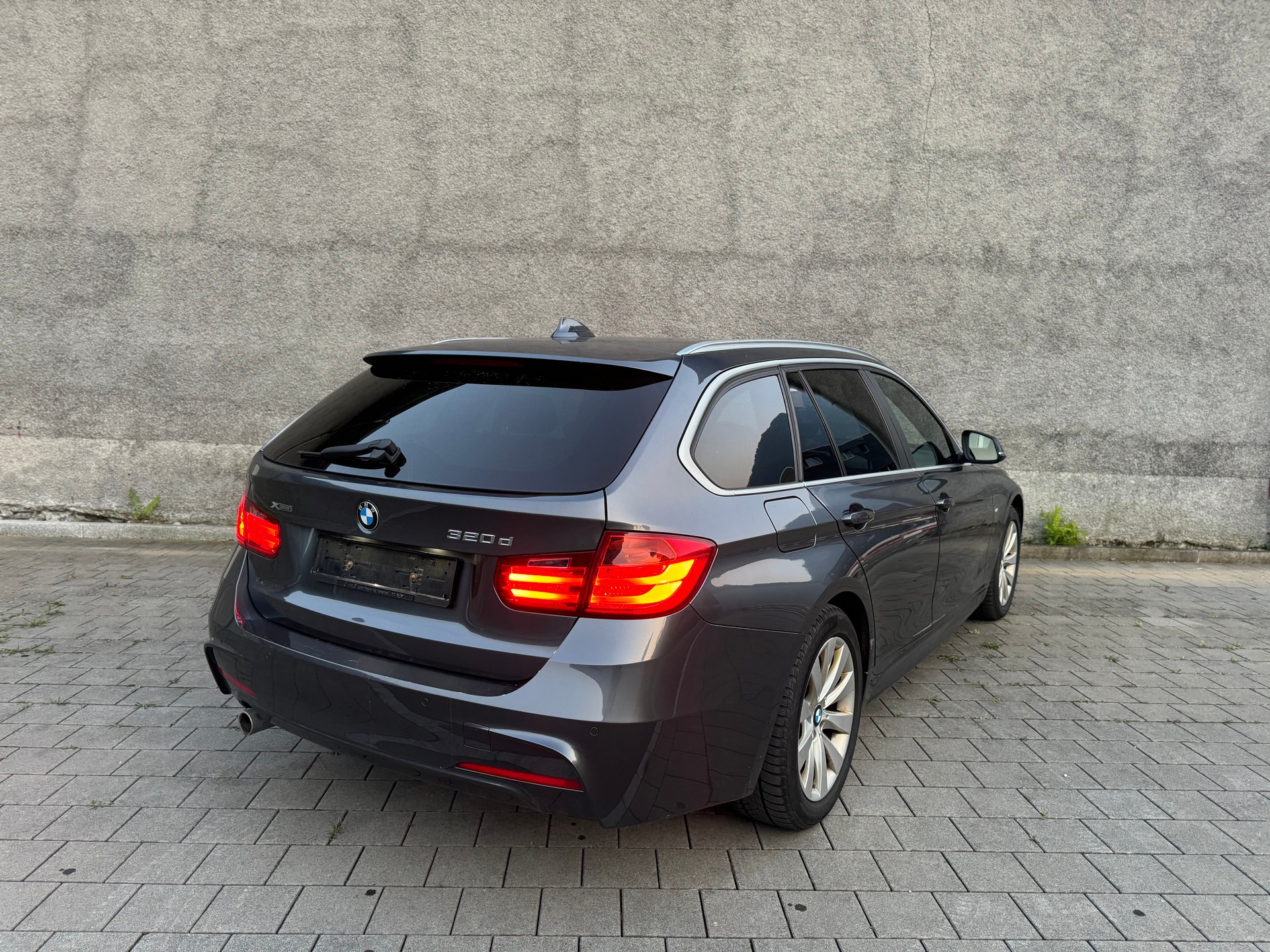 BMW 320d xDrive Touring Steptronic-image-4