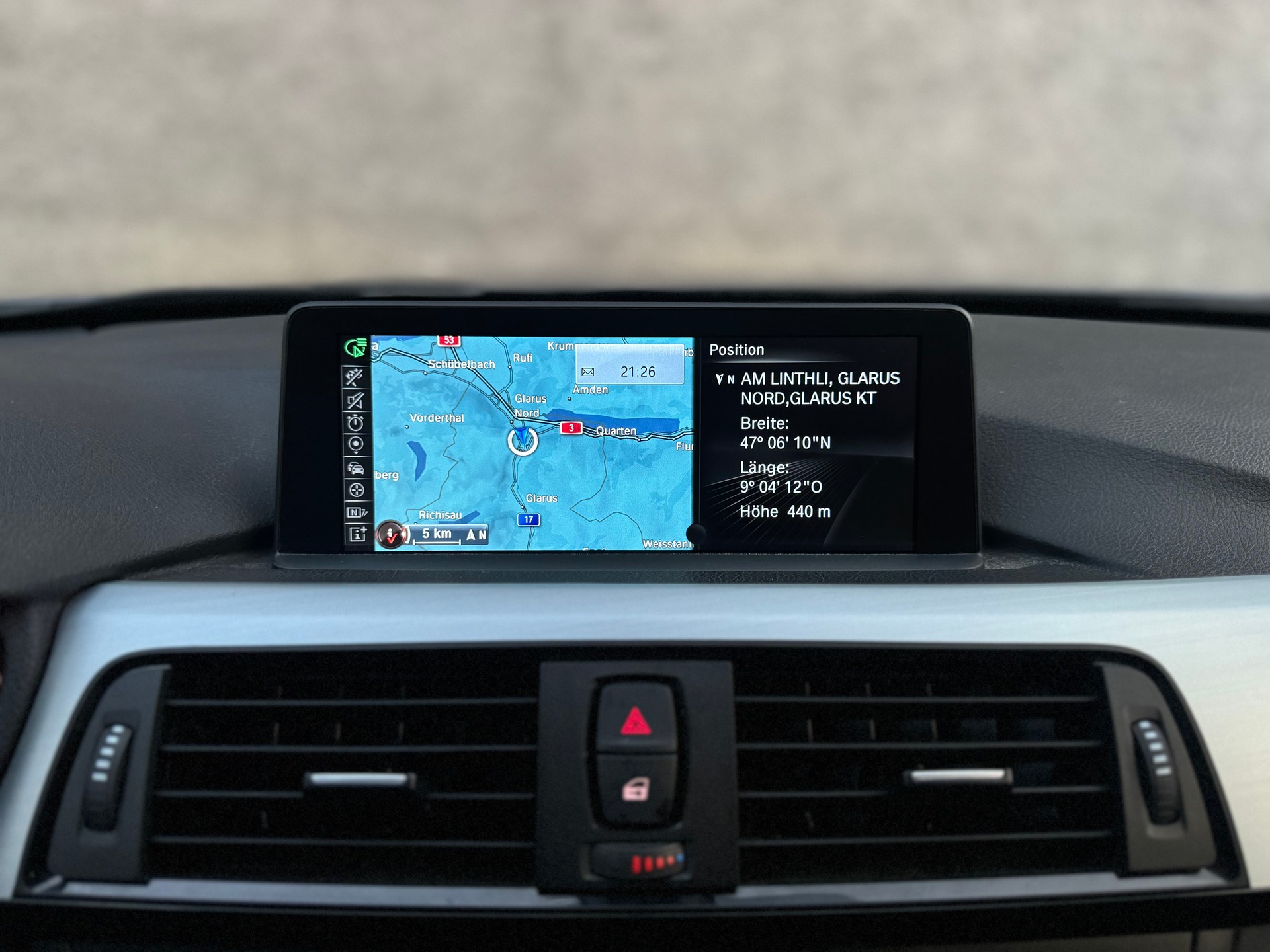 BMW 320d xDrive Touring Steptronic-image-10