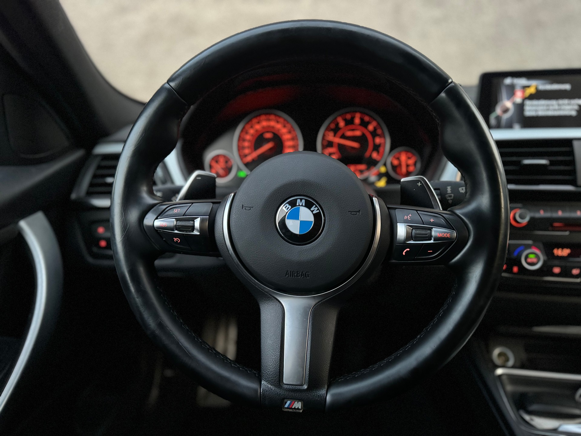 BMW 320d xDrive Touring Steptronic-image-9