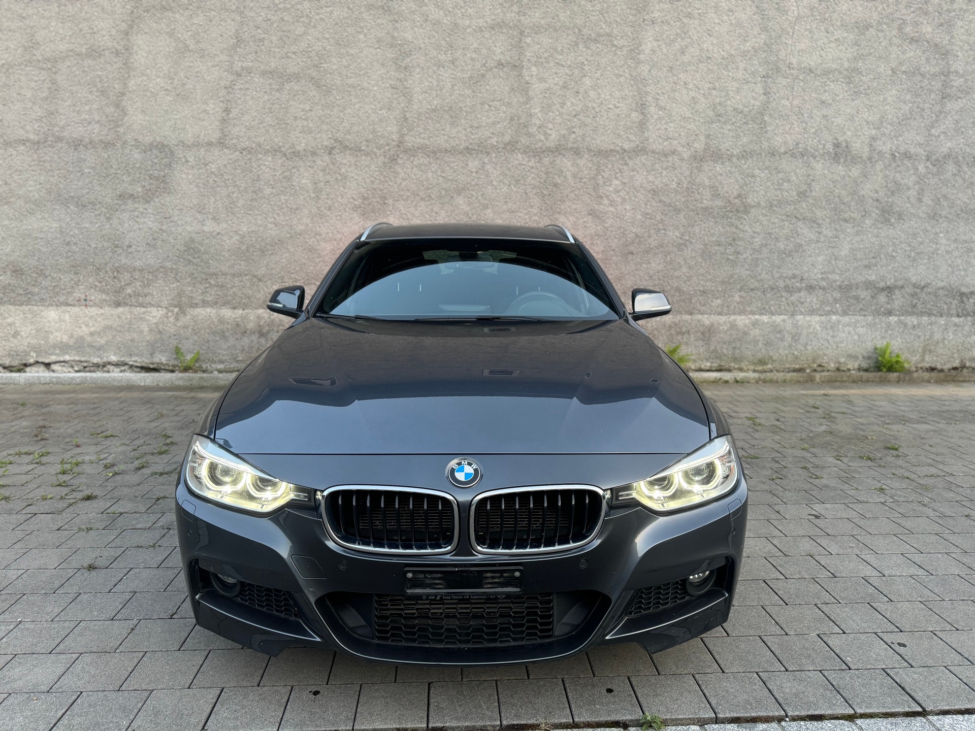 BMW 320d xDrive Touring Steptronic-image-0
