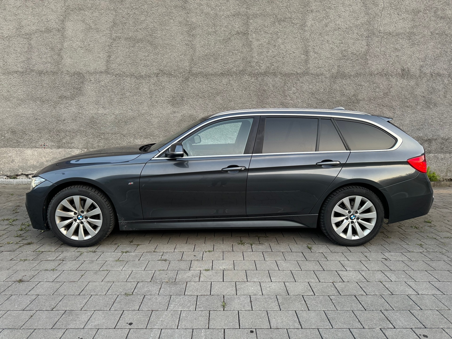 BMW 320d xDrive Touring Steptronic-image-2