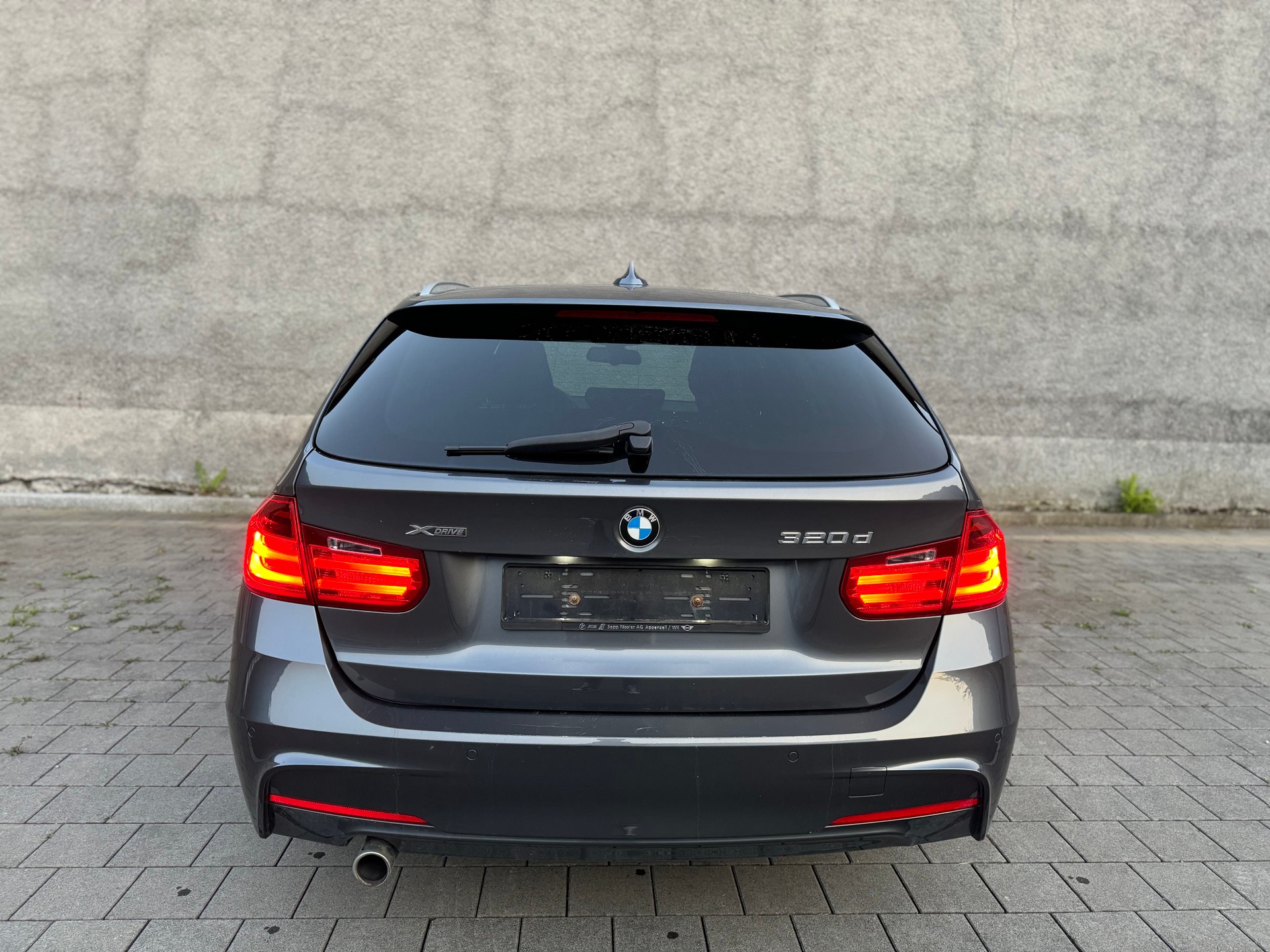 BMW 320d xDrive Touring Steptronic-image-3