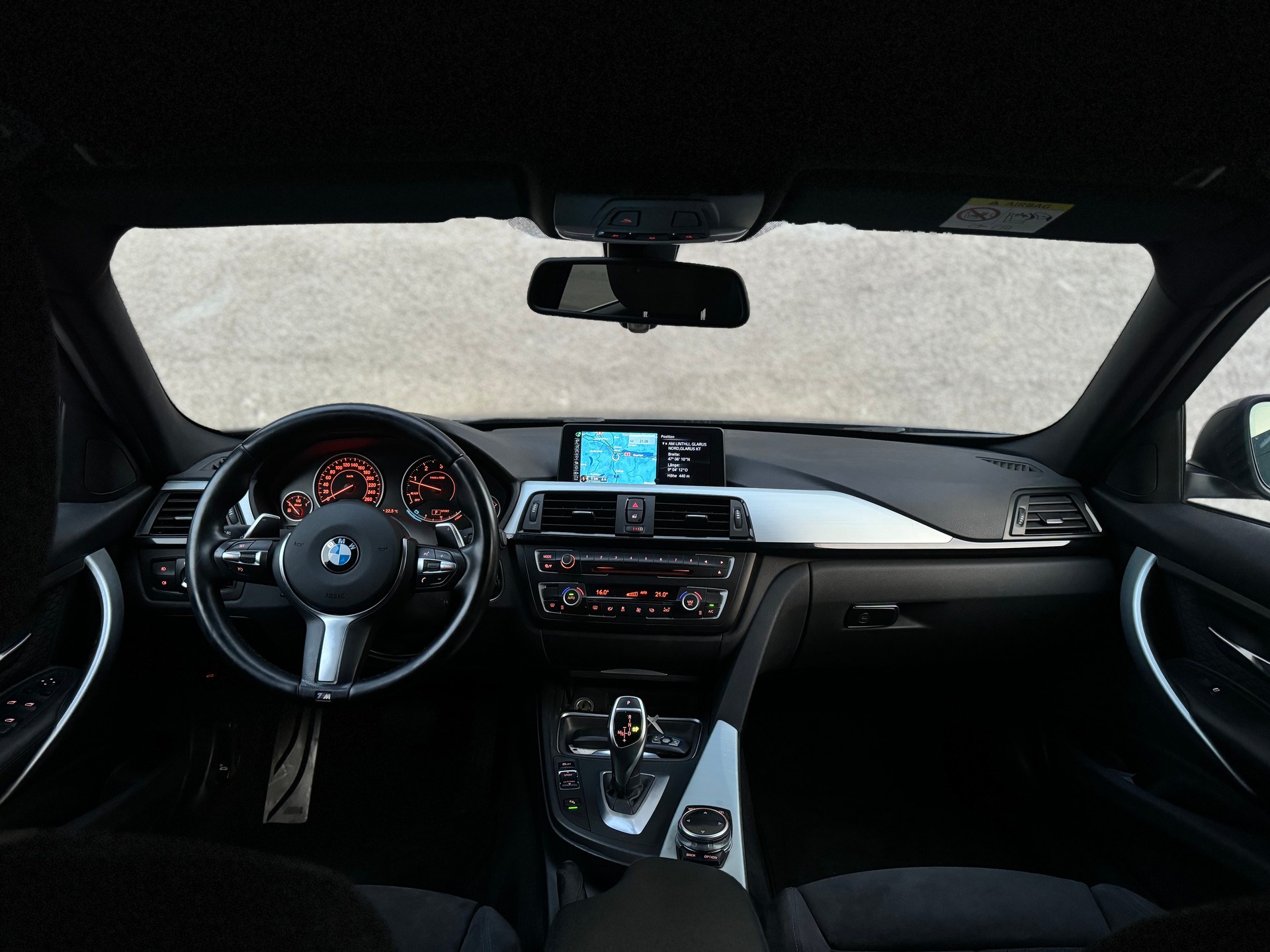 BMW 320d xDrive Touring Steptronic-image-8