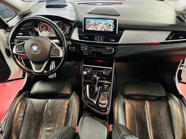 BMW 220d xDrive Gran Tourer Sport Line Steptronic-image-8