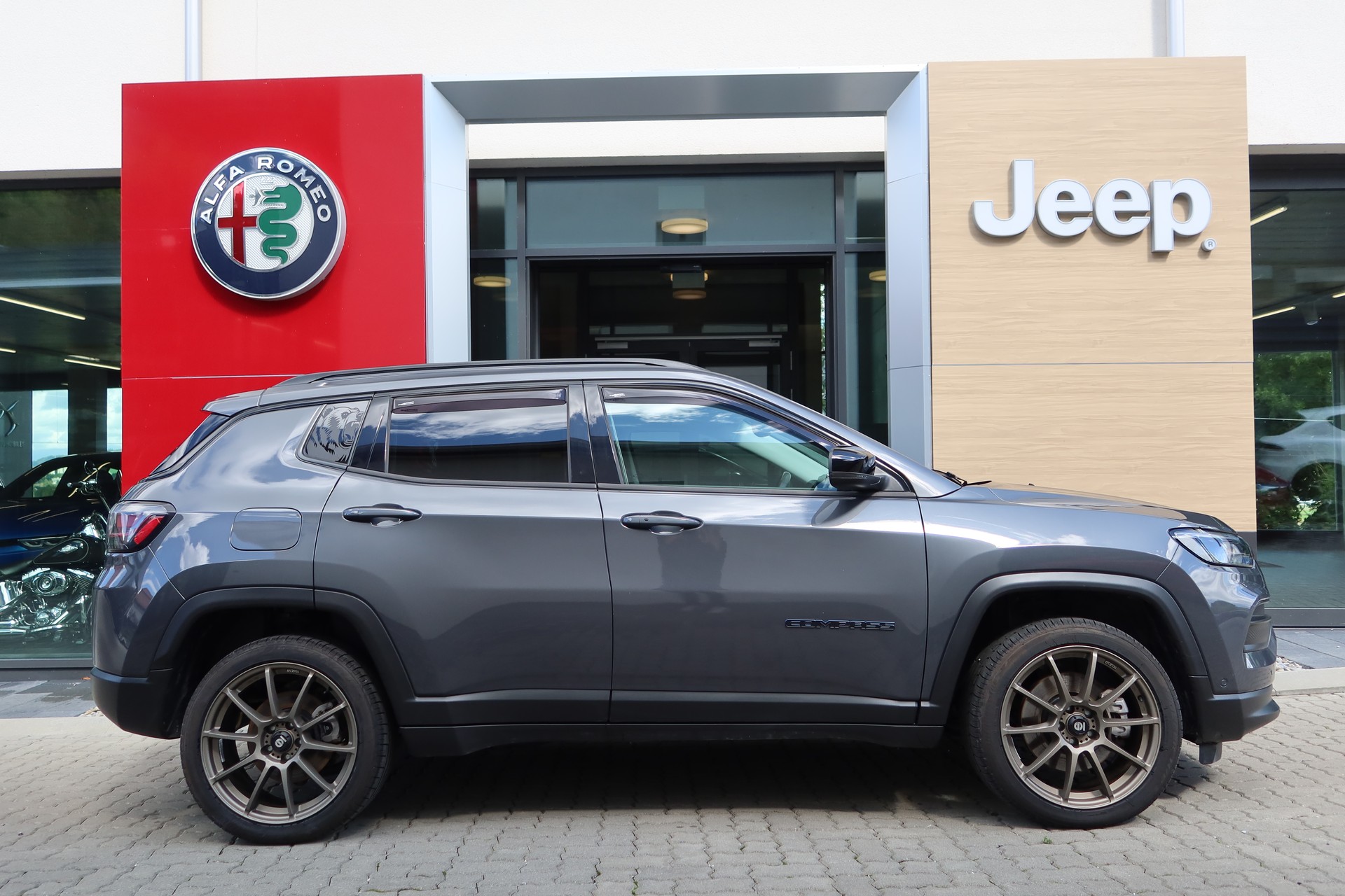 JEEP Compass 1.3 PHEV N. E.AWD-image-4