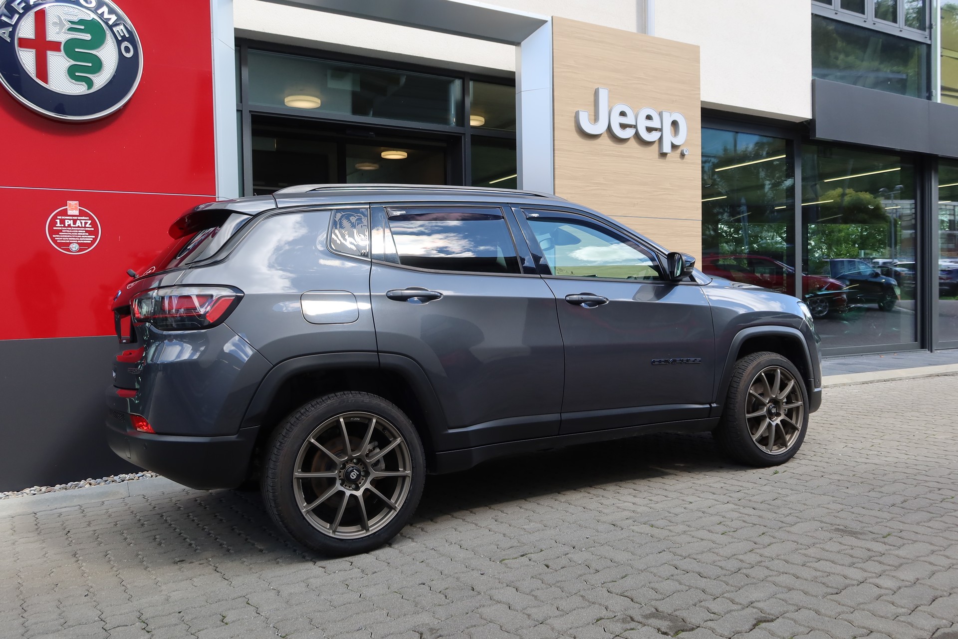 JEEP Compass 1.3 PHEV N. E.AWD-image-5