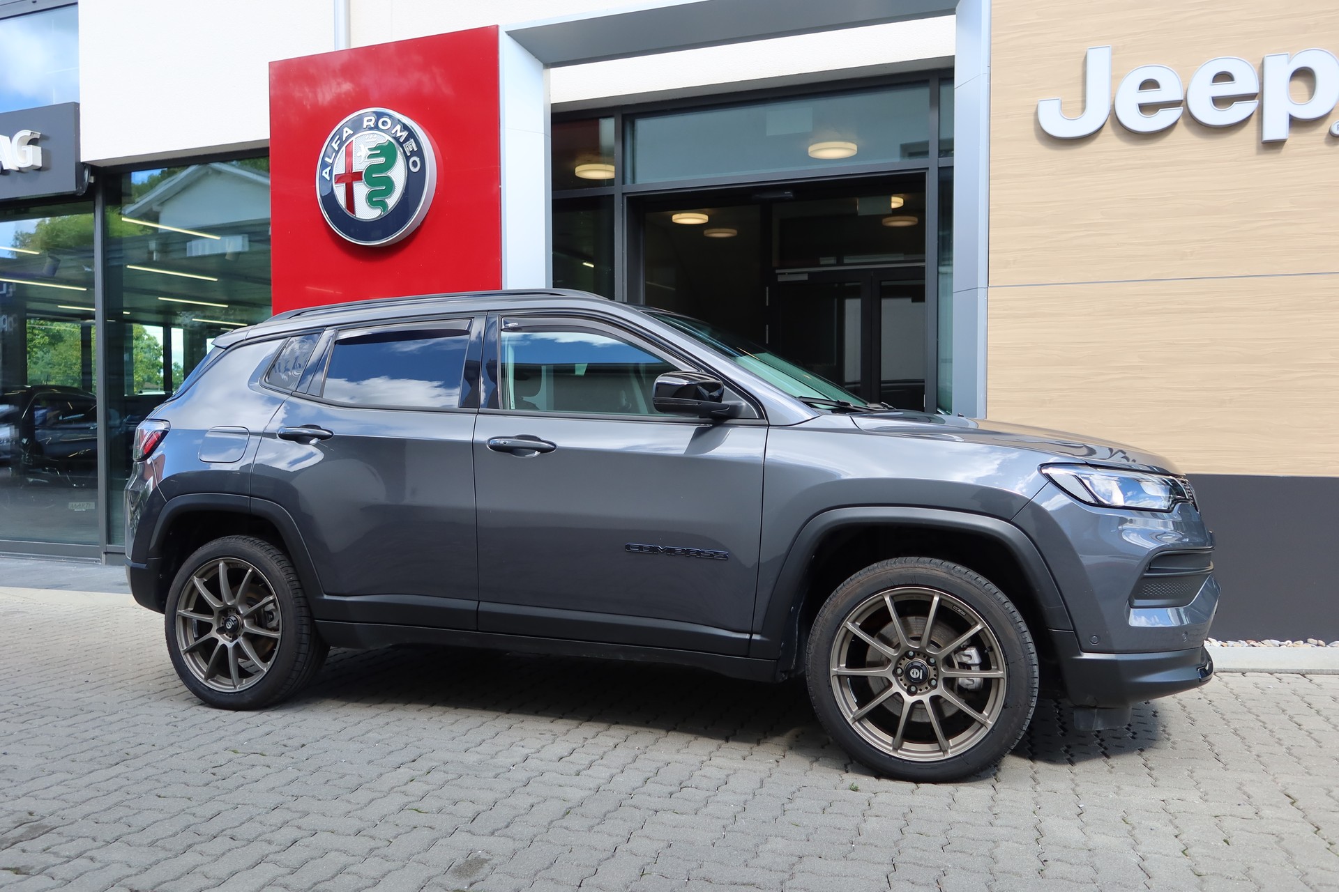 JEEP Compass 1.3 PHEV N. E.AWD-image-3