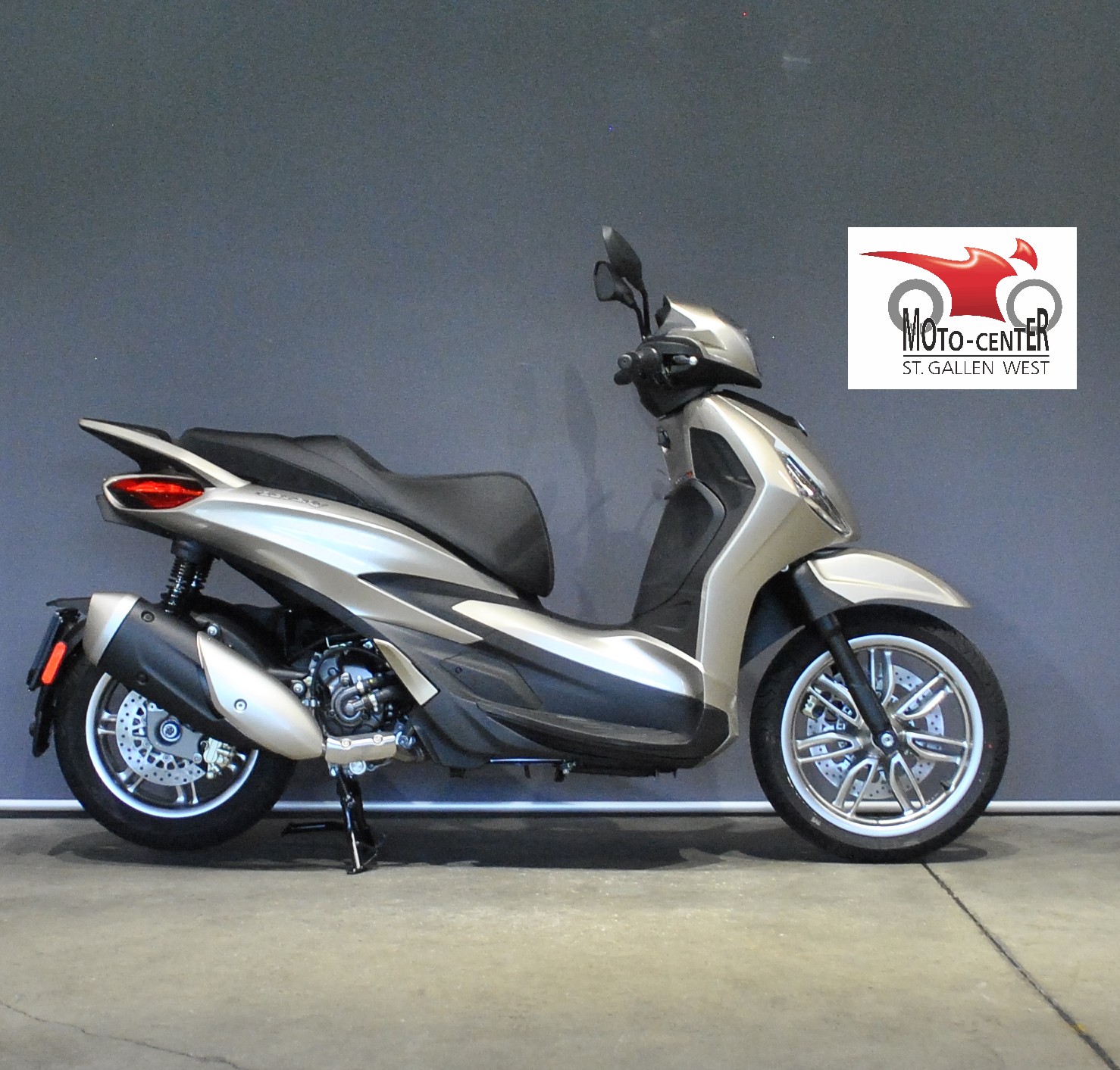 PIAGGIO Beverly 300-showroom-element-1