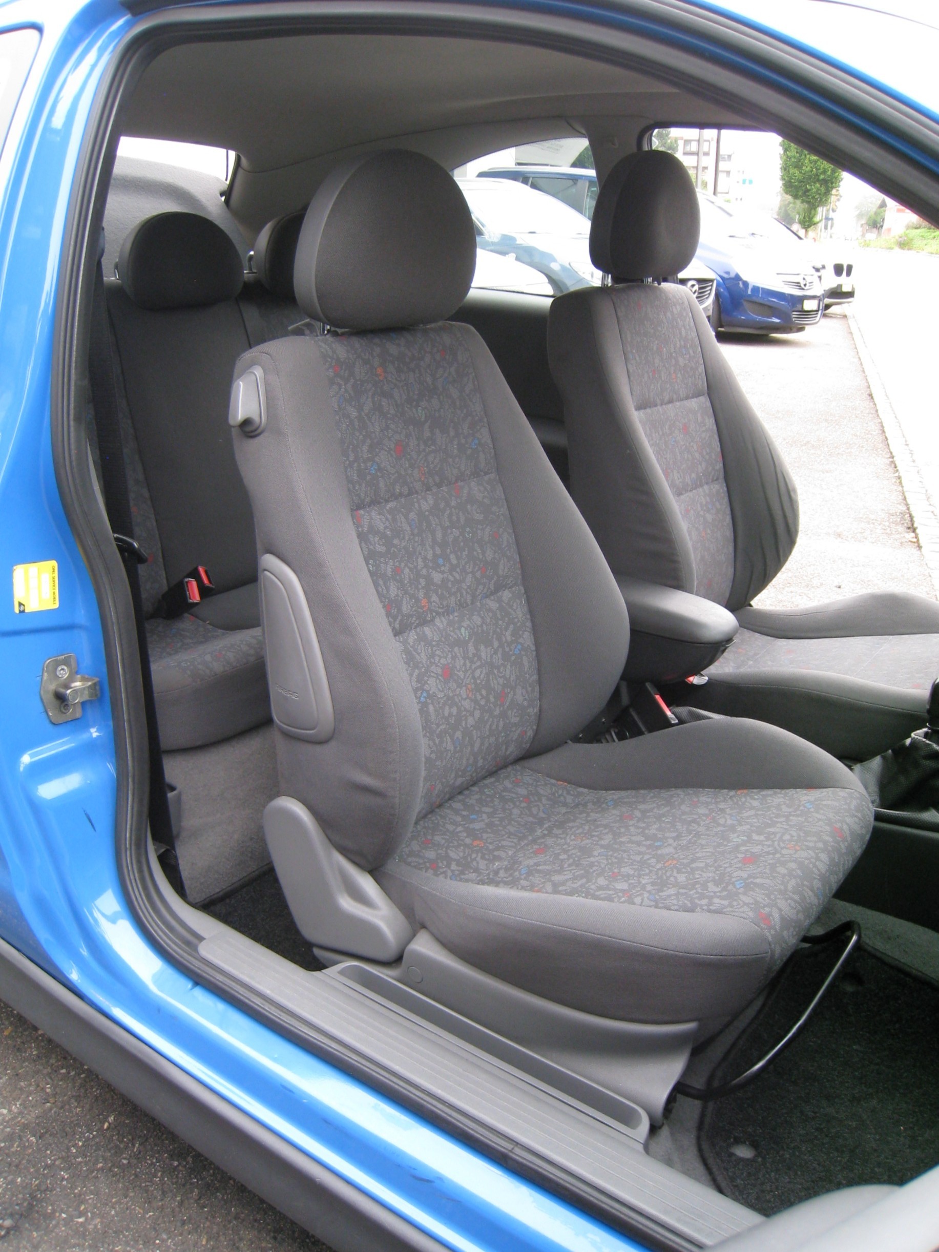 OPEL Corsa 1.8 16V GSi-image-12