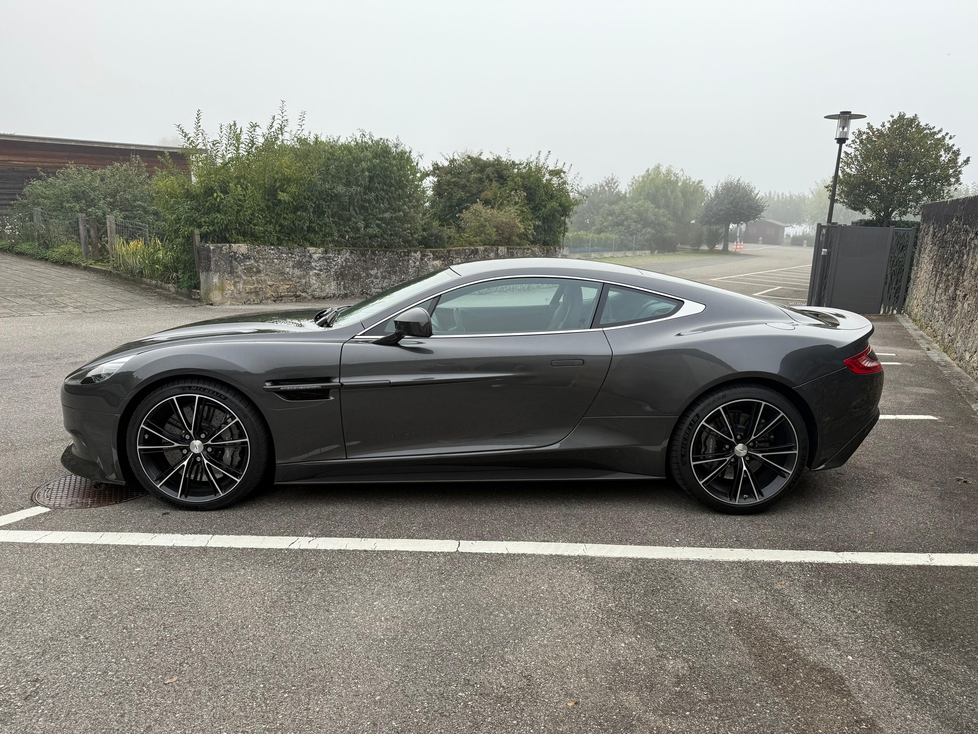 ASTON MARTIN Vanquish V12 5.9-48 Touchtronic 2