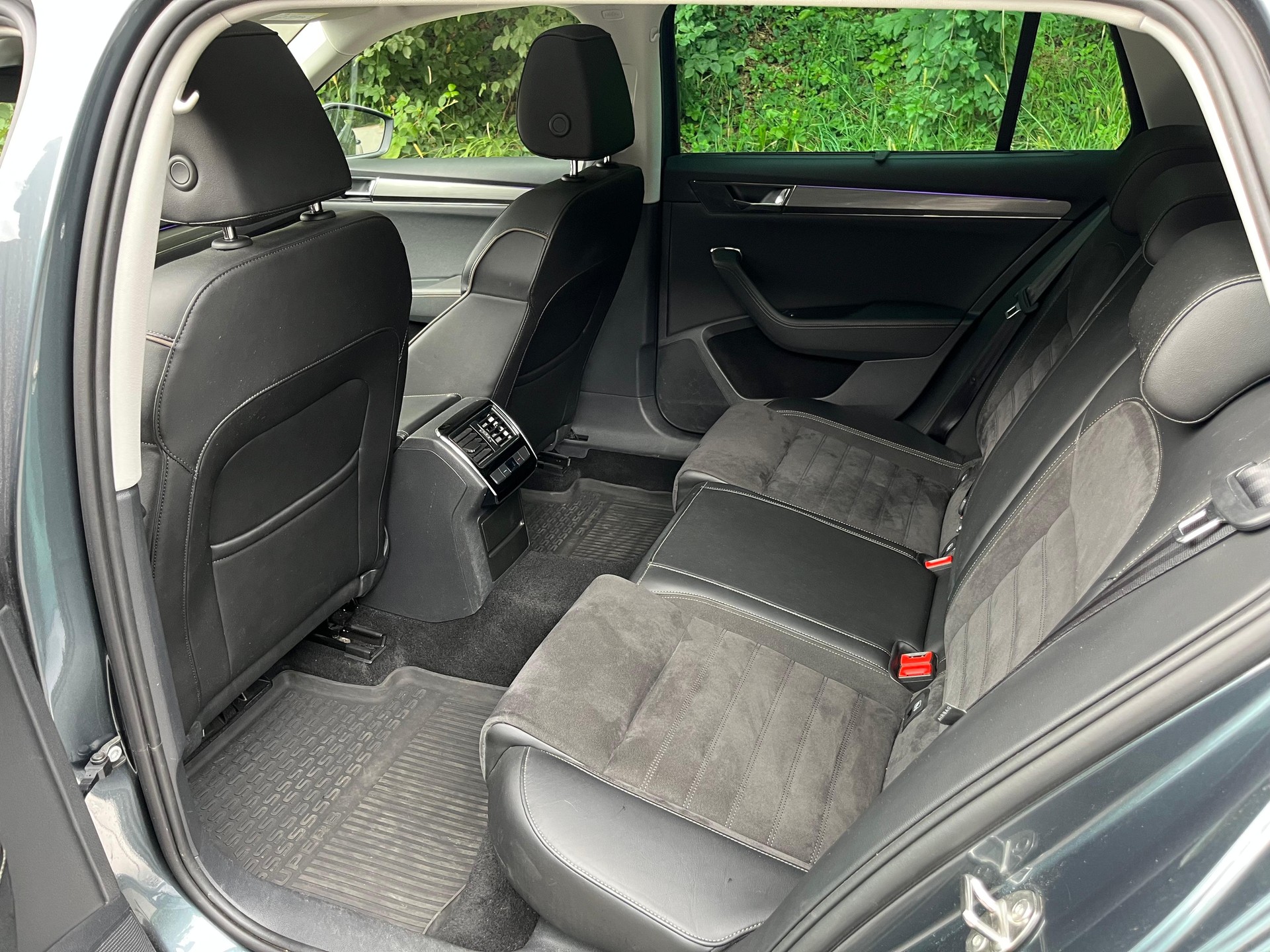 SKODA Superb 2.0 TSI Scout 4x4 DSG-image-4