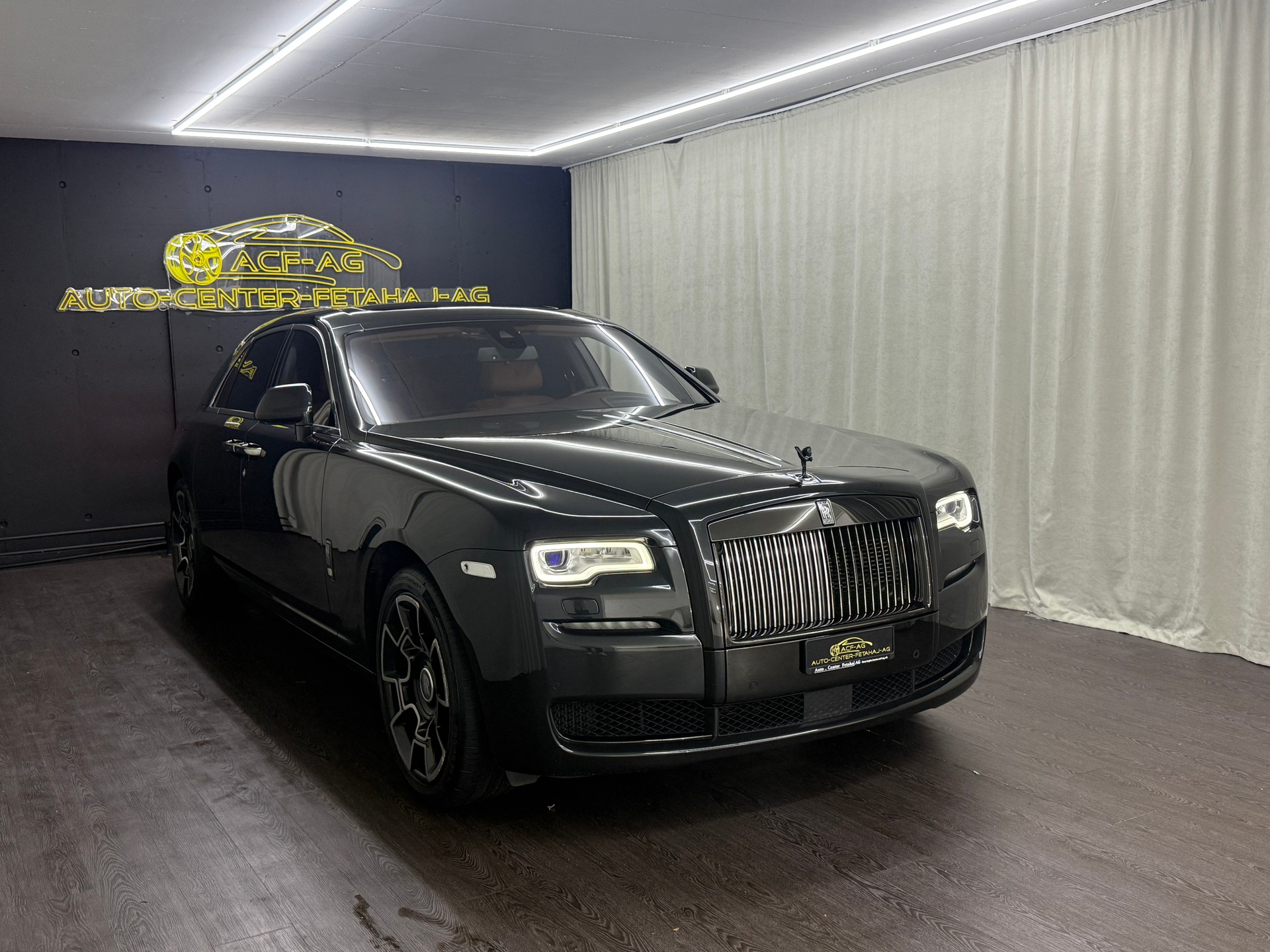 ROLLS-ROYCE Ghost 6.6 V12 Black Badge-showroom-element-2