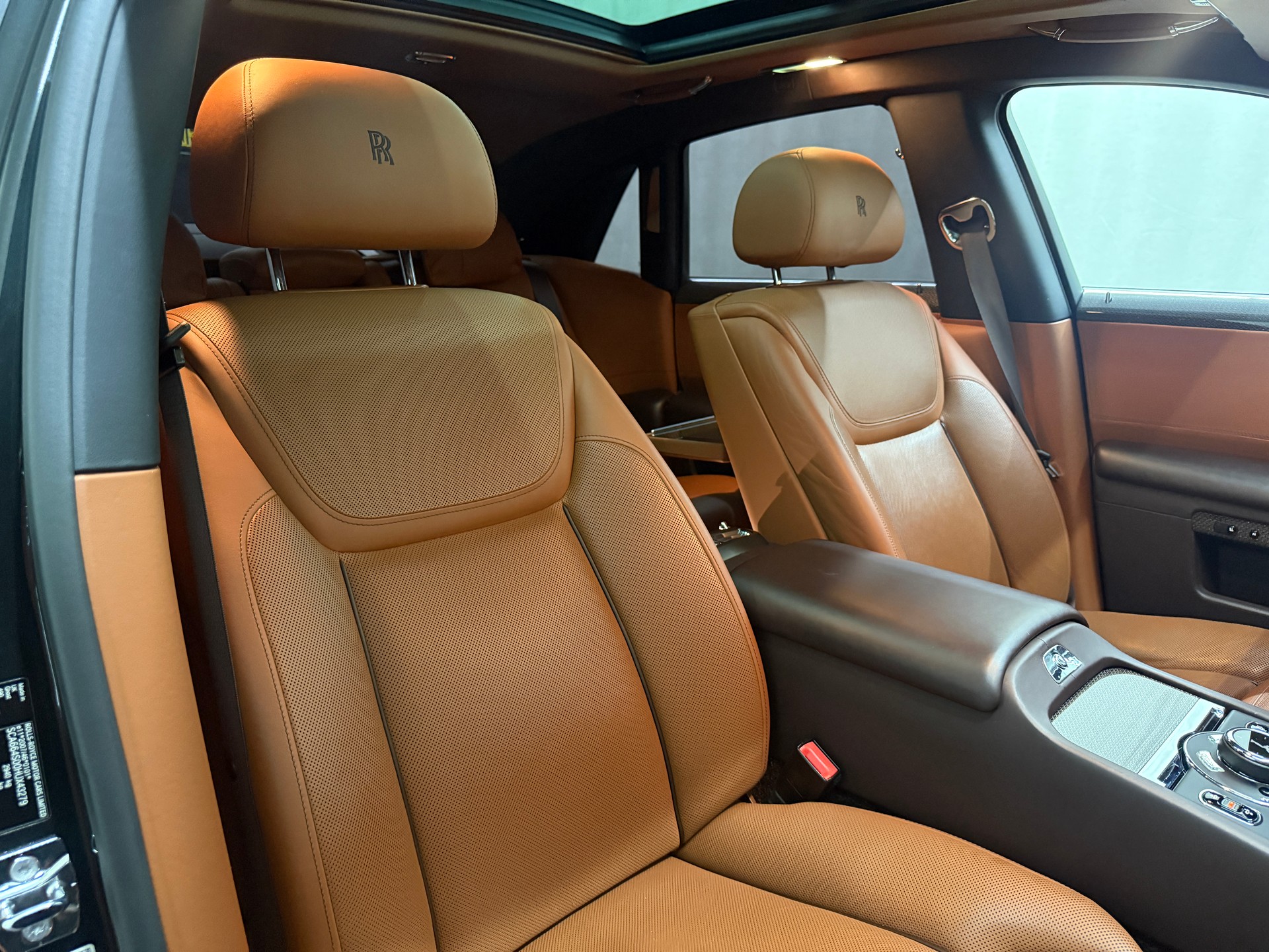 ROLLS-ROYCE Ghost 6.6 V12 Black Badge-image-21