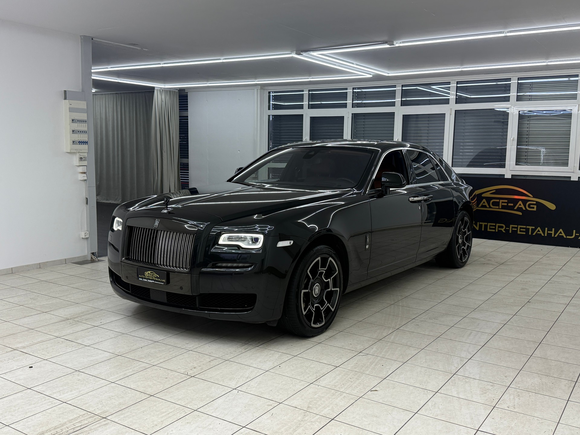 ROLLS-ROYCE Ghost 6.6 V12 Black Badge-image-25
