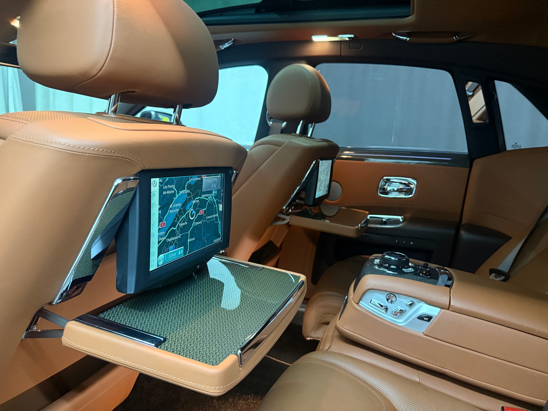 ROLLS-ROYCE Ghost 6.6 V12 Black Badge-image-14