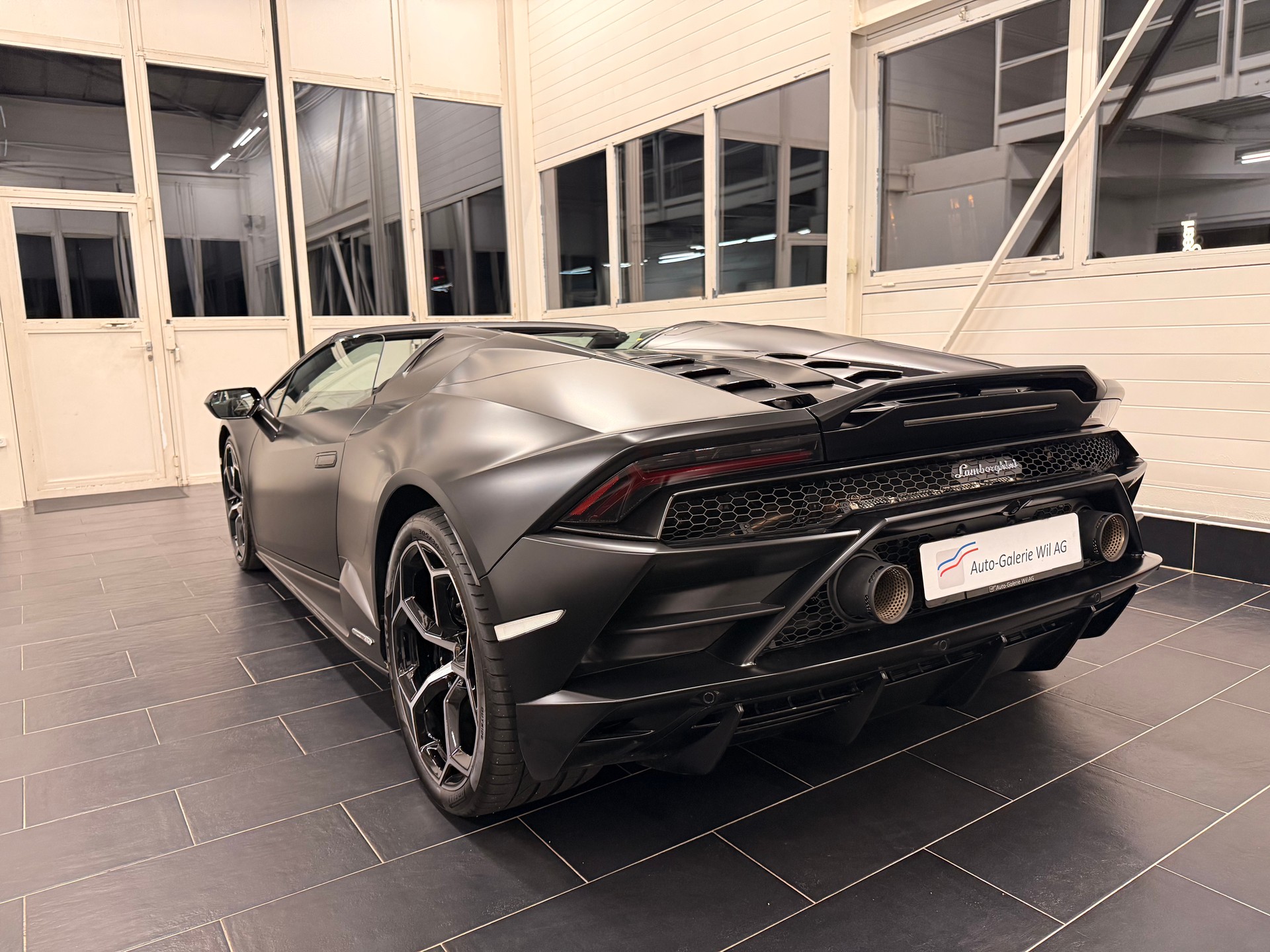 LAMBORGHINI Huracan EVO Spyder DCT-showroom-element-3