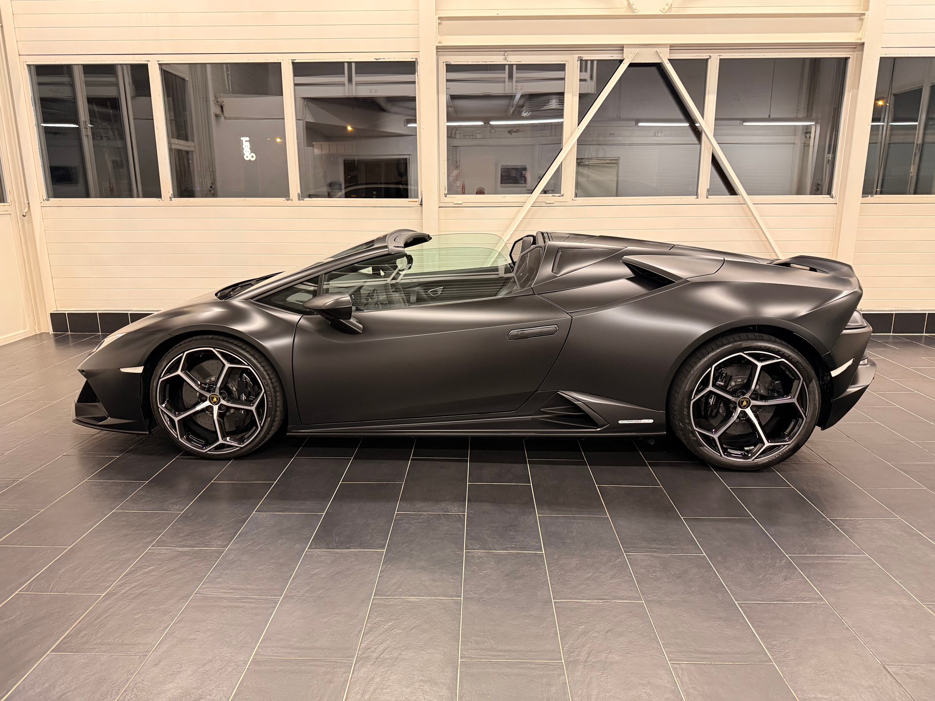 LAMBORGHINI Huracan EVO Spyder DCT-showroom-element-2