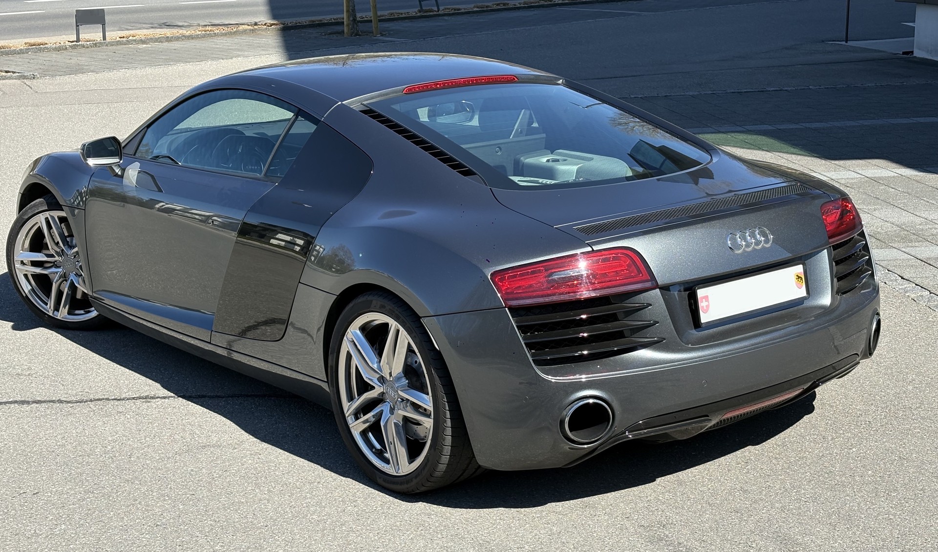 AUDI R8 Coupé 4.2 S-Tronic-image-1
